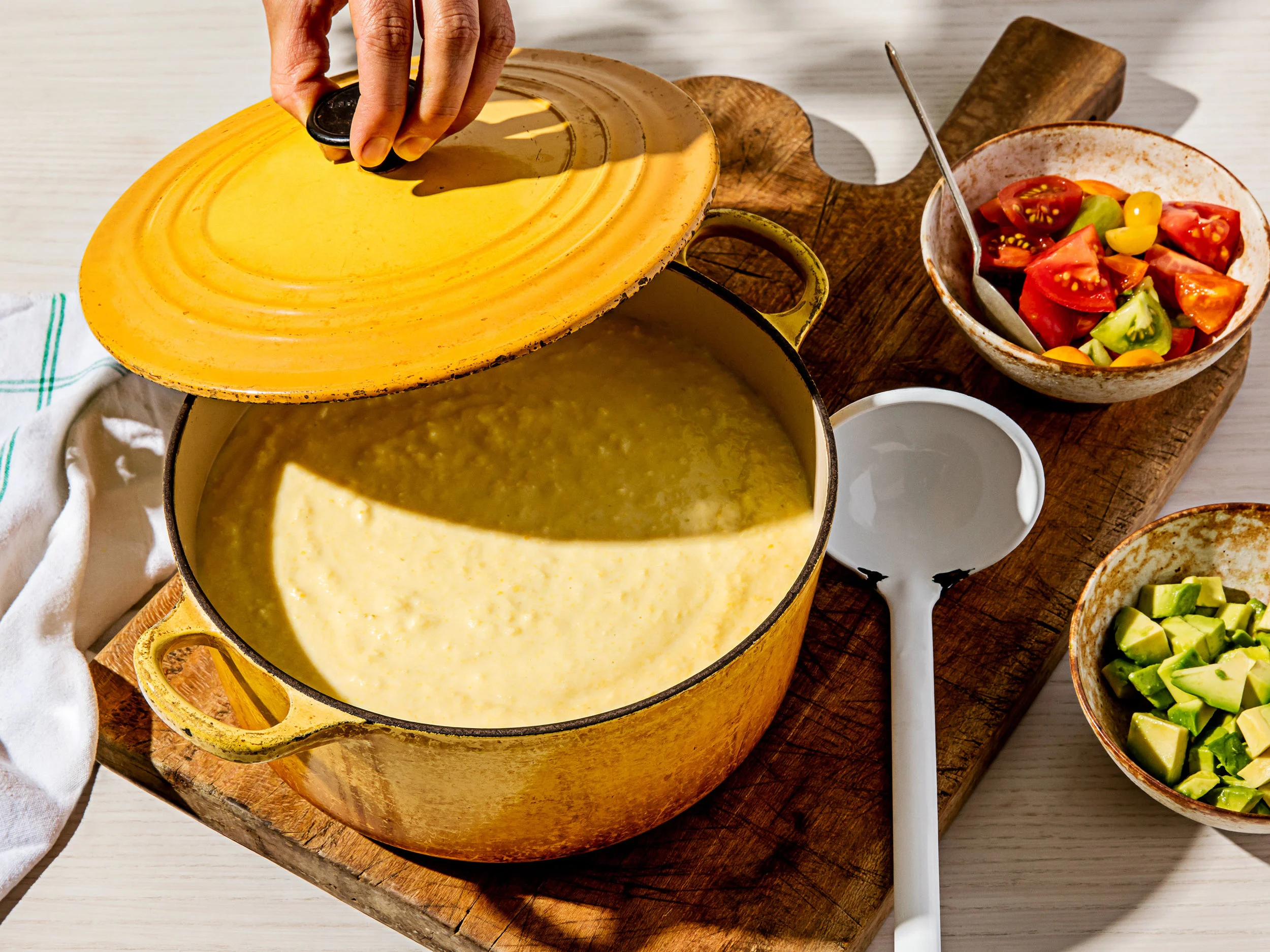 REC_Oct17_CornBisque_hand_067_RGB_v2_4x3.jpg
