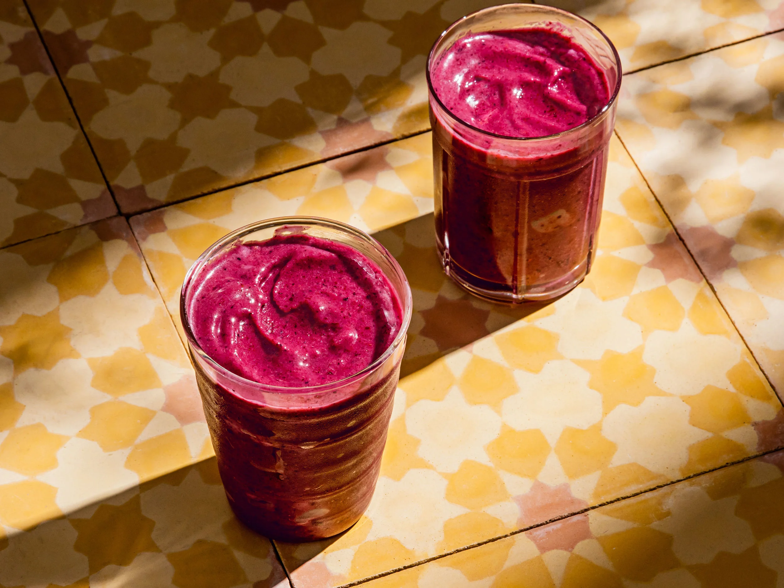 REC_Oct17_MxBerryAcaiSmoothie_Soft_067_RGB_v1_4x3.jpg