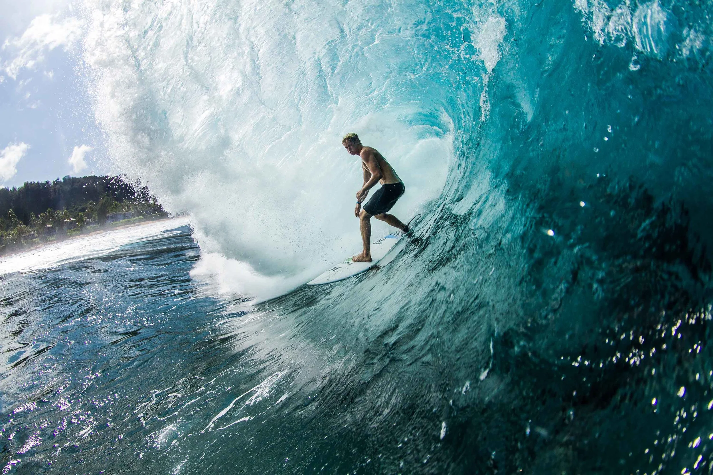 bryce-johnson-pipeline-surfing-photography