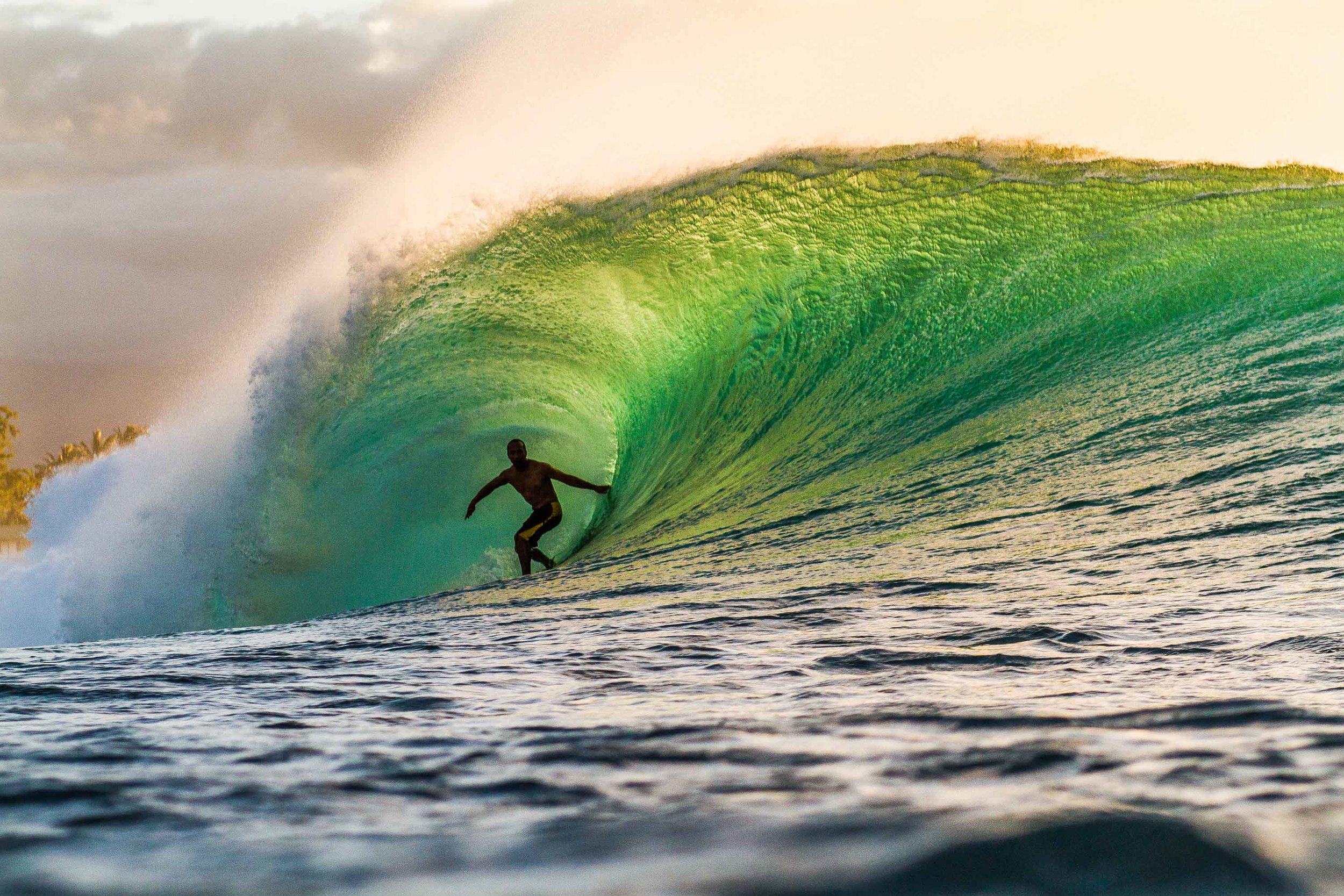  bryce-johnson-pipeline-surfing-photography 