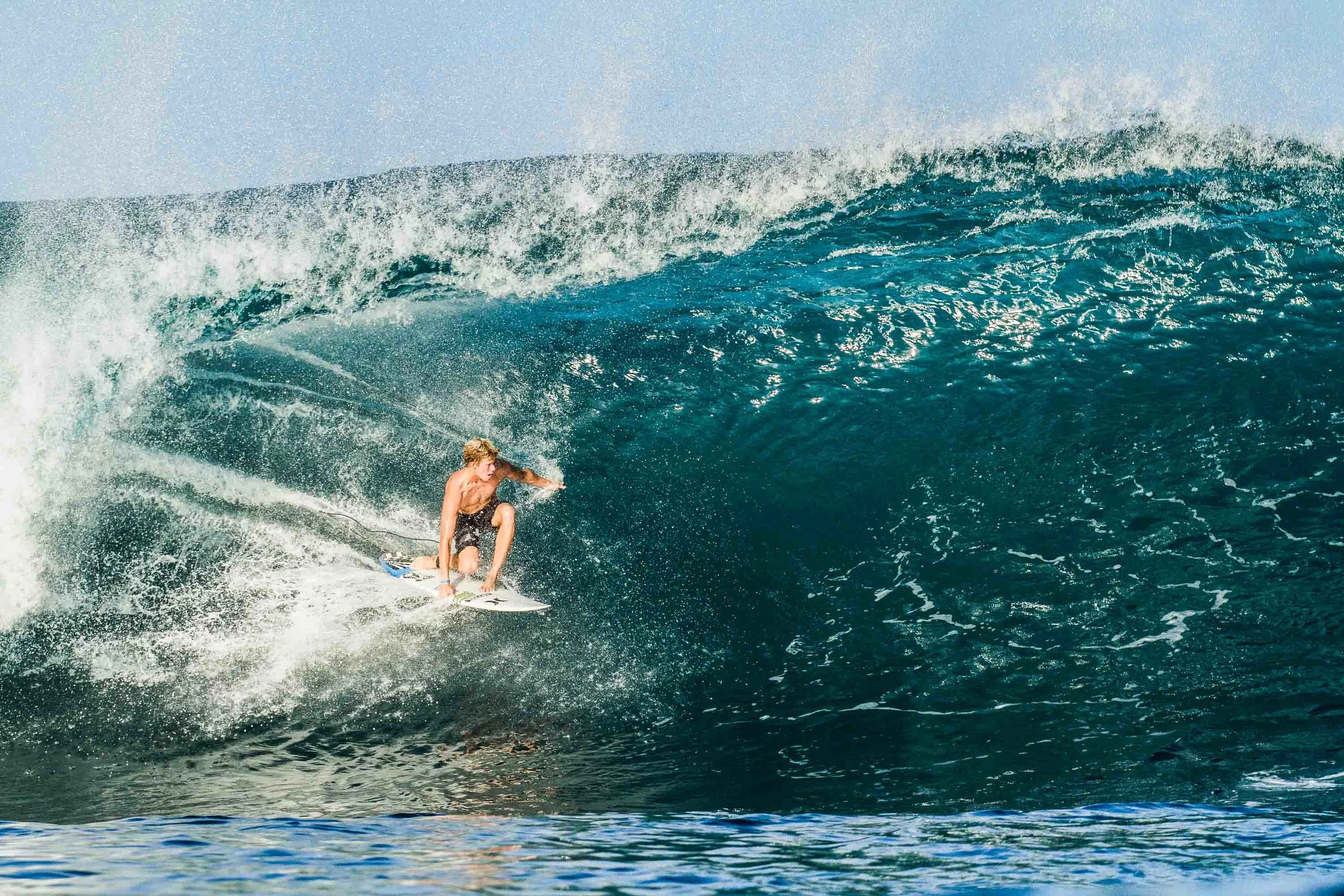 bryce-johnson-pipeline-surfing-photography