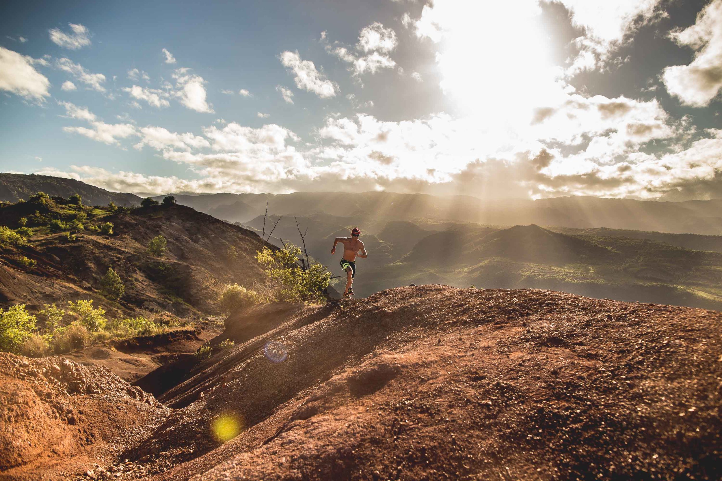 bryce-johnson-Moving Man-running-trails-hawaii-glee-actor-jake pembrook-3.jpg