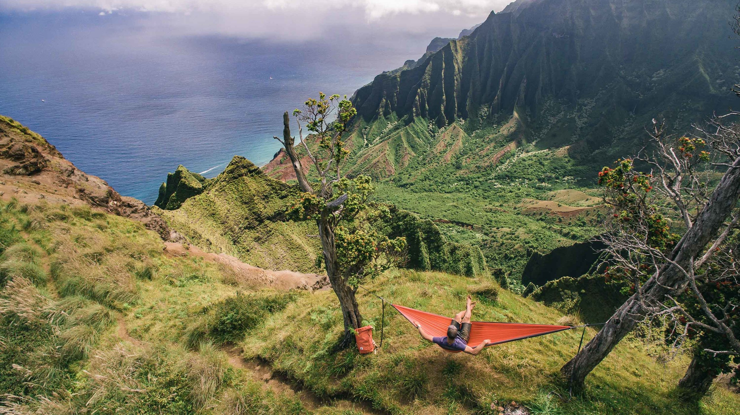 bryce-johnson-kalalau-ridge-kauai-hiking-hammock-palmwood-aloha-exchange-21.jpg