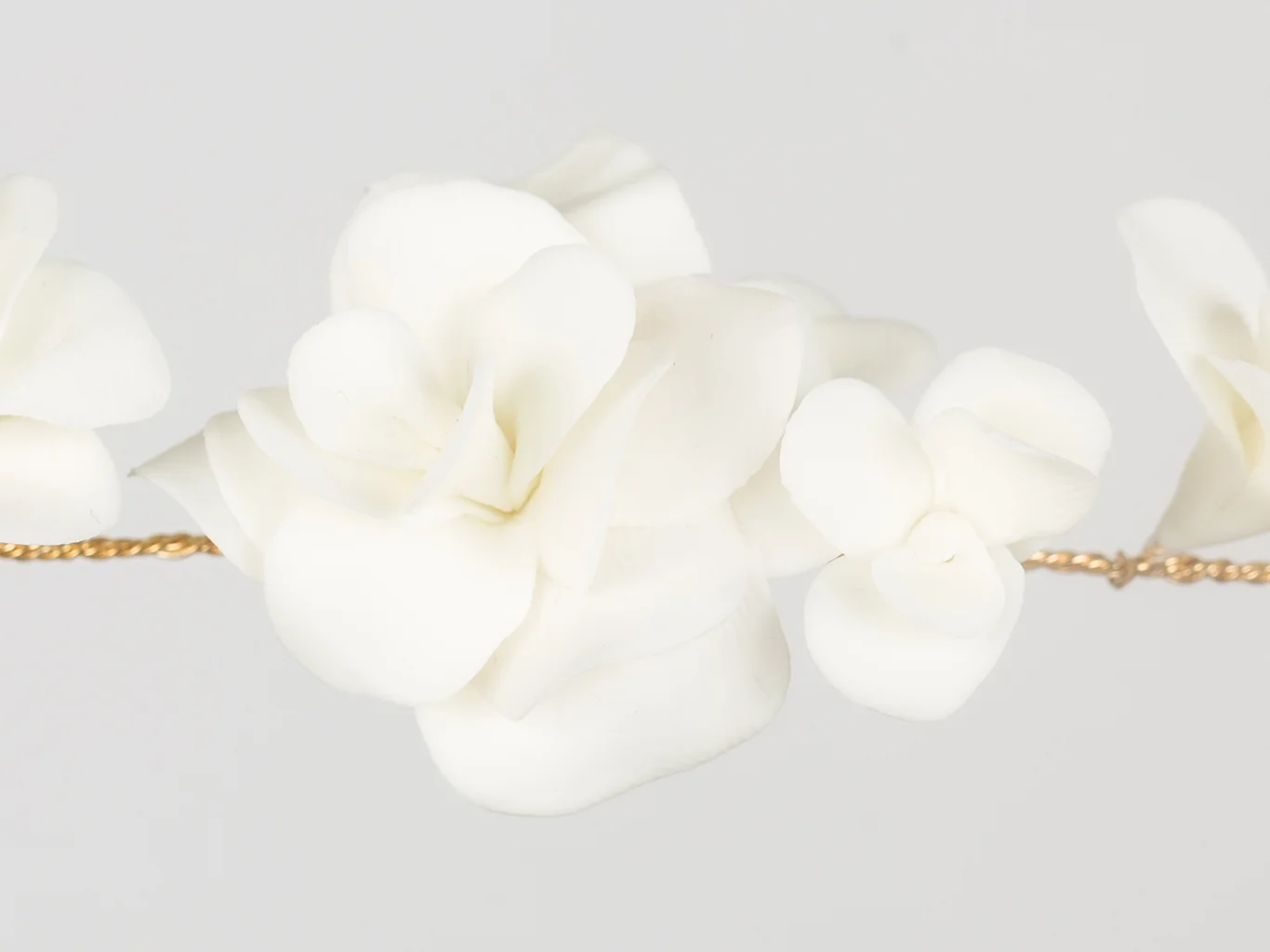 elise_hameau_accessoires_demi-couronne_porcelaine_orphee_01.JPG
