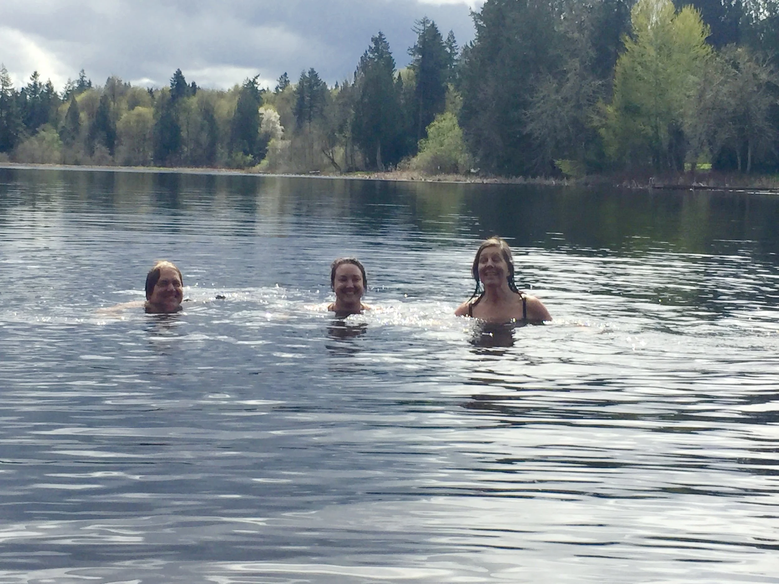 Feeling Good: Three levels of head submersion: Full (left), none (middle); only the ends (right). Photo by M.T. Goforth