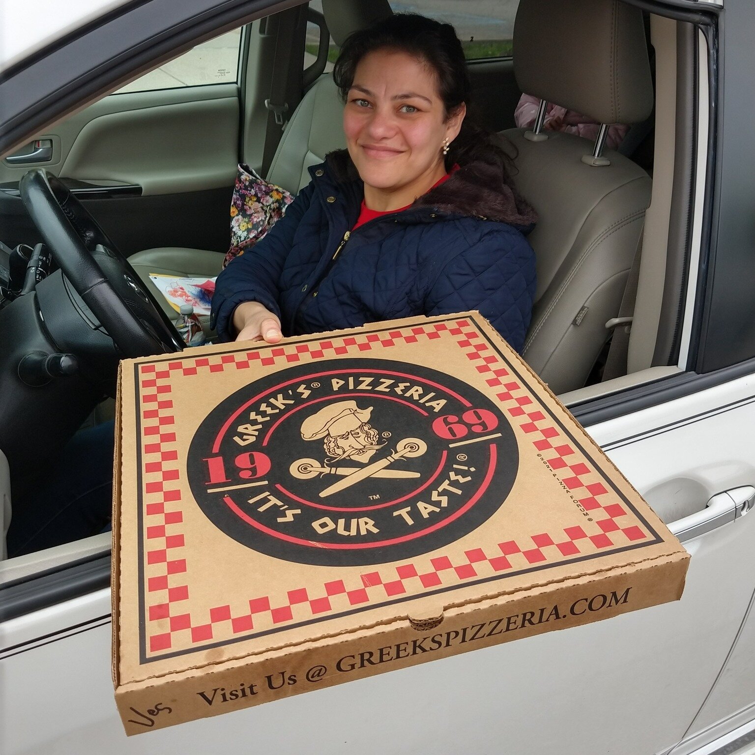 Our #SliceOutHunger members are winning the fight against hunger🤩 We'd like to give a special shoutout to @greeksincarmel, who sent 10 boxes of #Pizza4Good to @mercifulhelpcenter this month 🍕🤝 Keep slicing out hunger everyone!

#endhunger #PieItFo