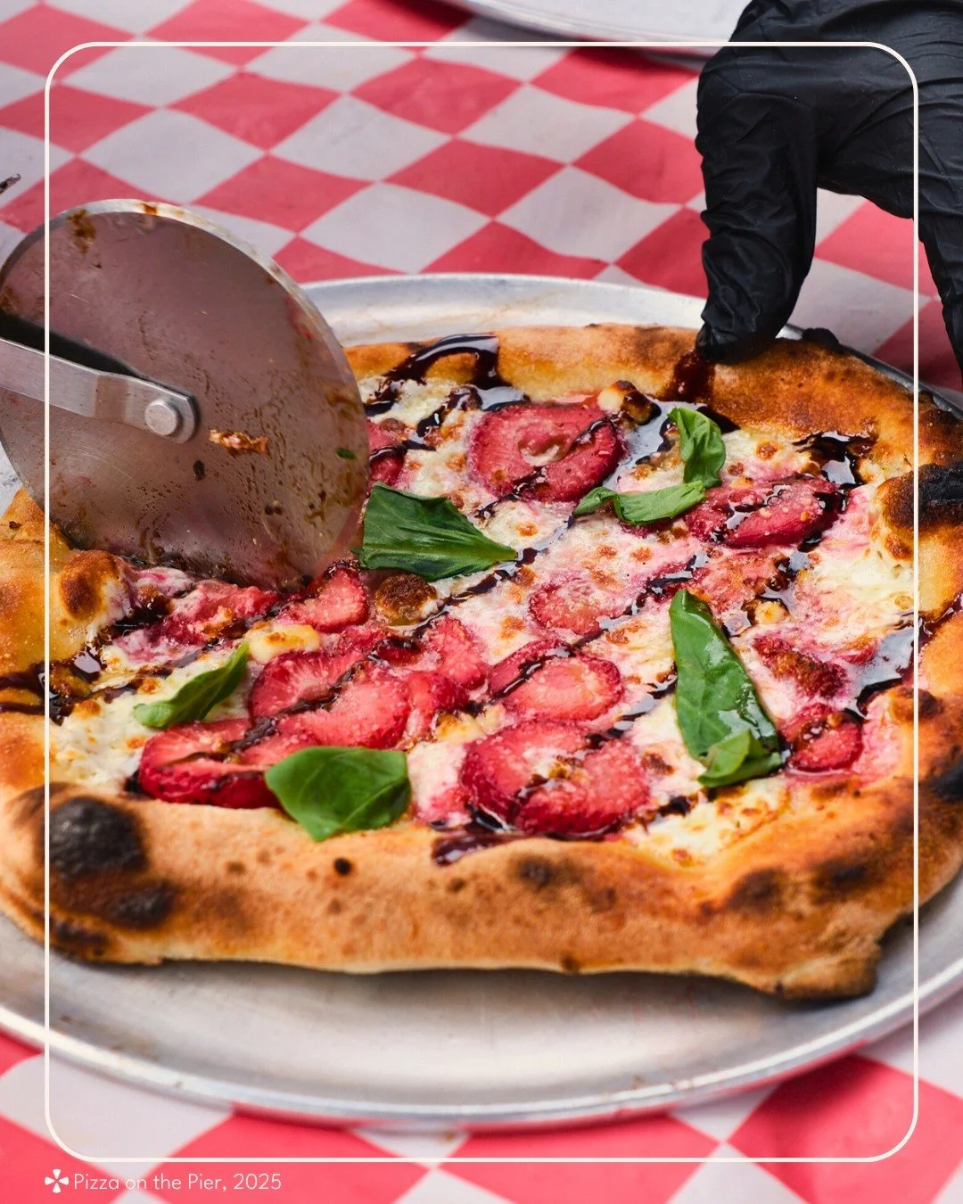 Get fresh cut🍕 updates on how we’re making an impact together in the fight against hunger🤝
Join our newsletter to stay in-the-dough on impactful #PieItForward deliveries, exciting new ways to do #Pizza4Good, & epic events 🎉 coming to y