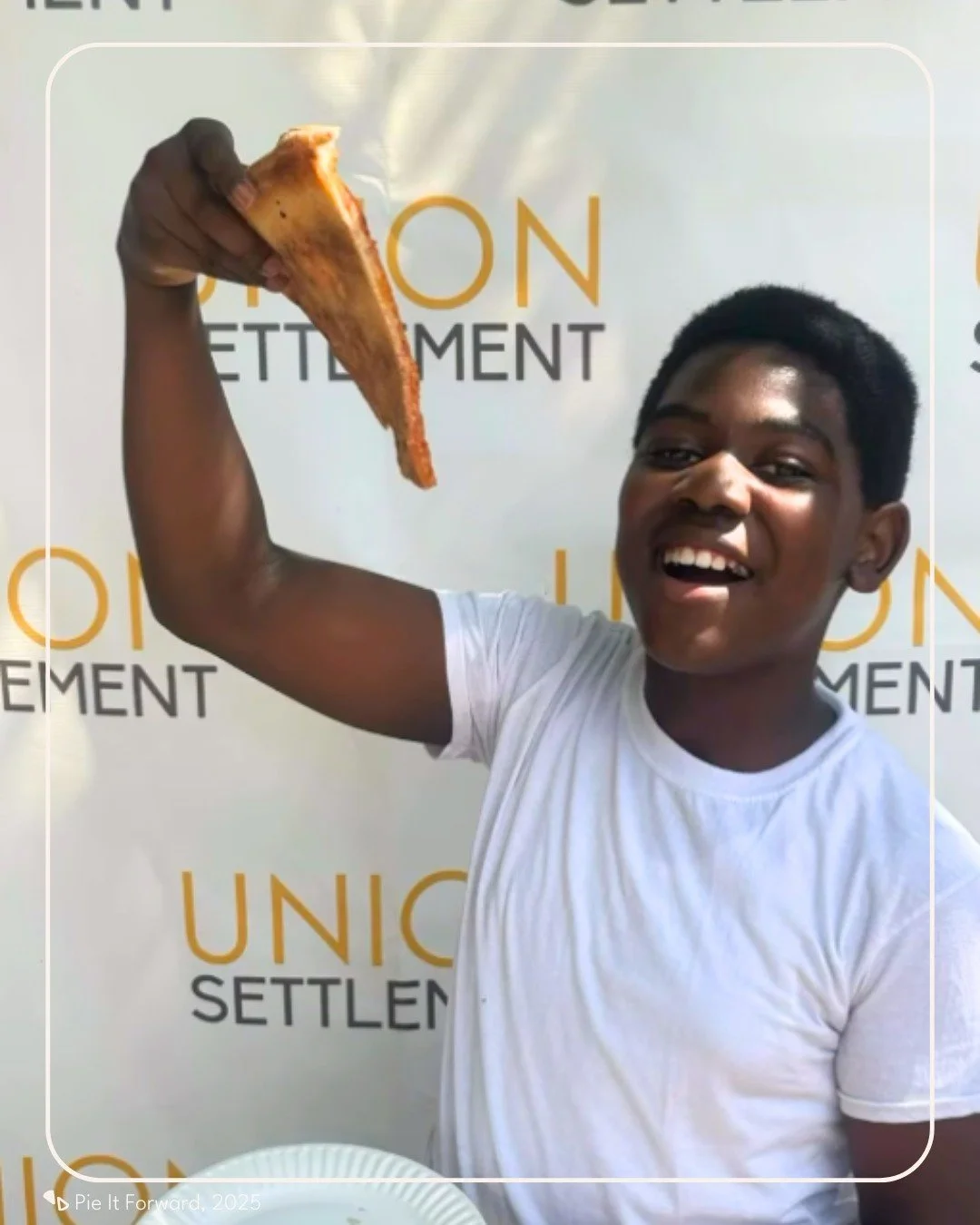 @xenospizza & @gjspizzeria teamed up to #PieItForward🤝🍕 Together, they delivered 50 pies to @unionsettlement, providing essential hunger relief to their neighbors in East Harlem!
Your pizzeria can keep up the momentum & Pie It Forward in