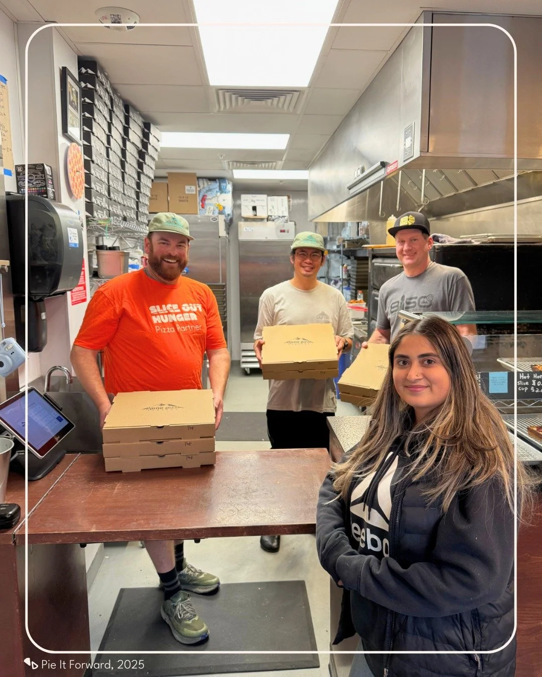 @alpinepizzacompany is Pie-ing It Forward in style with their new Pizza Partner shirt 😎 They donated &amp; delivered 15 pizzas to the community market at Eagle Valley Community Foundation🍕

Don&rsquo;t forget to tag us in your #PieItForward deliver