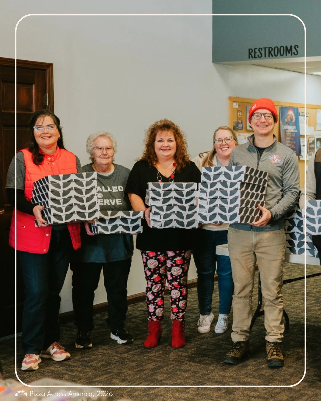 Sister pizzerias🍕 @parkstreetpizza &amp; @dolajeans met up to donate &amp; deliver slices for #PizzaAcrossAmerica! 

From a fixed income senior living complex in North Canton, to the @lifewaychurchnp food pantry in New Philadelphia &amp; @fothtusc i