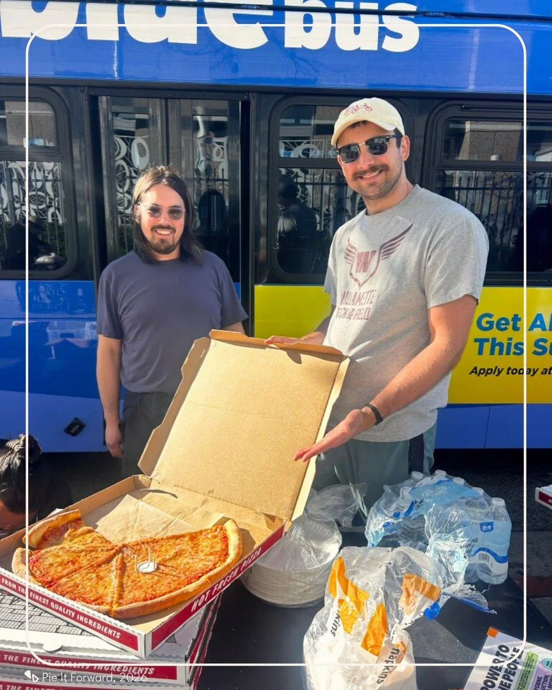 @victorjrspizza is helping us #PieItForward 🍕 in LA! They donated 22 fresh &amp; tasty pizzas to @foodforcomrades &amp; @palmsunhousedmutualaid, helping bring #Pizza4Good to those facing food insecurity in LA🧡

Your pizzeria can join the fight to #