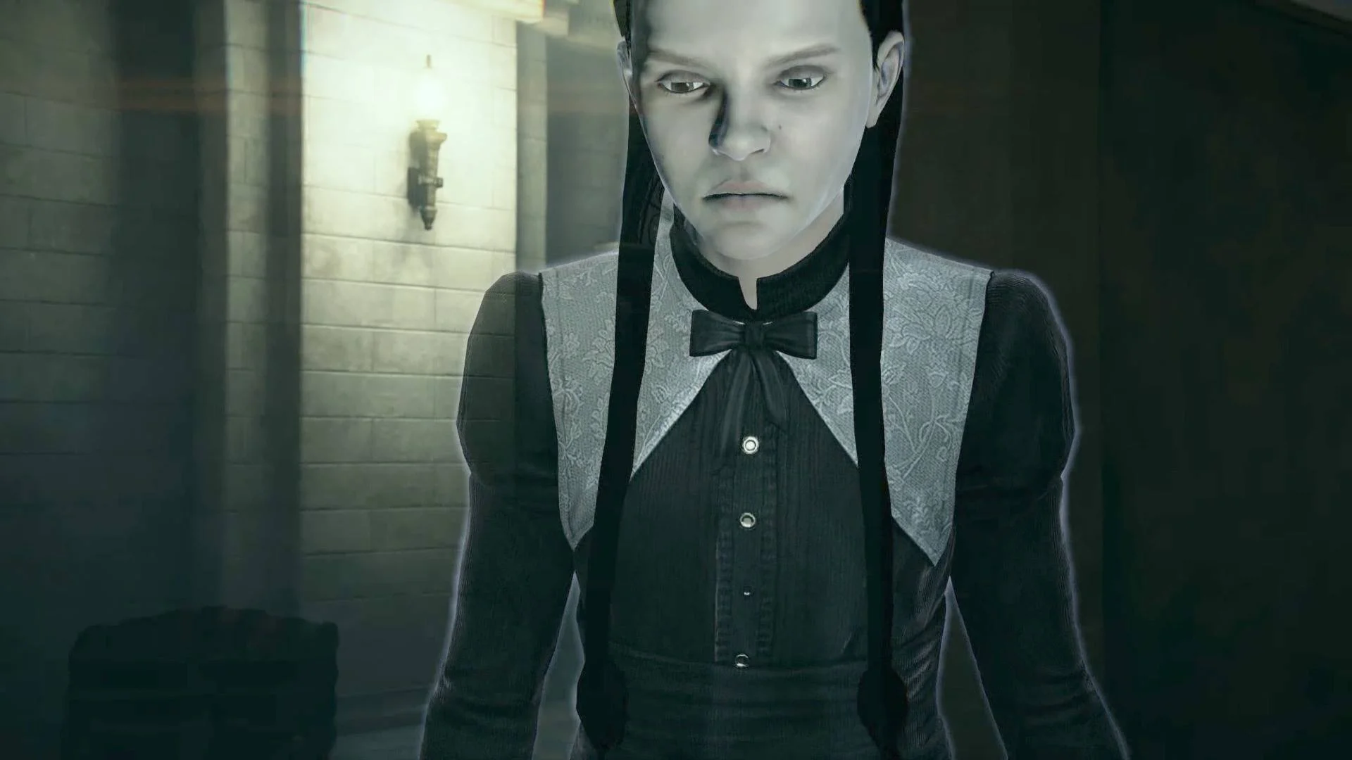 Creepy little girl? CHECK!