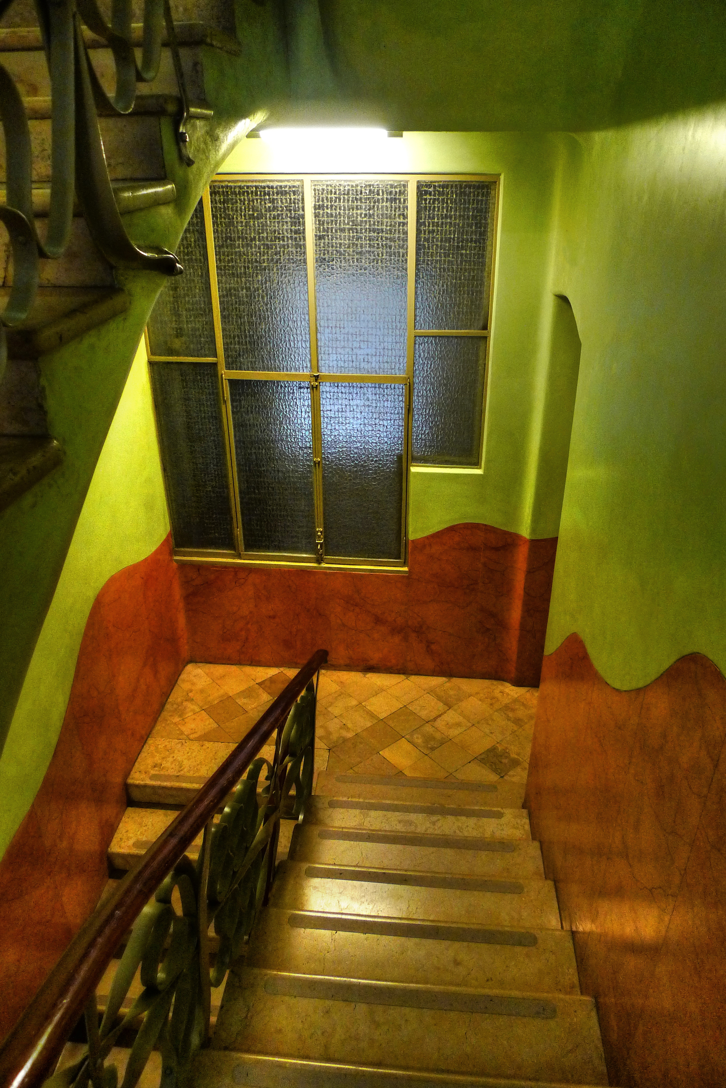 gaudi_hallway.jpg