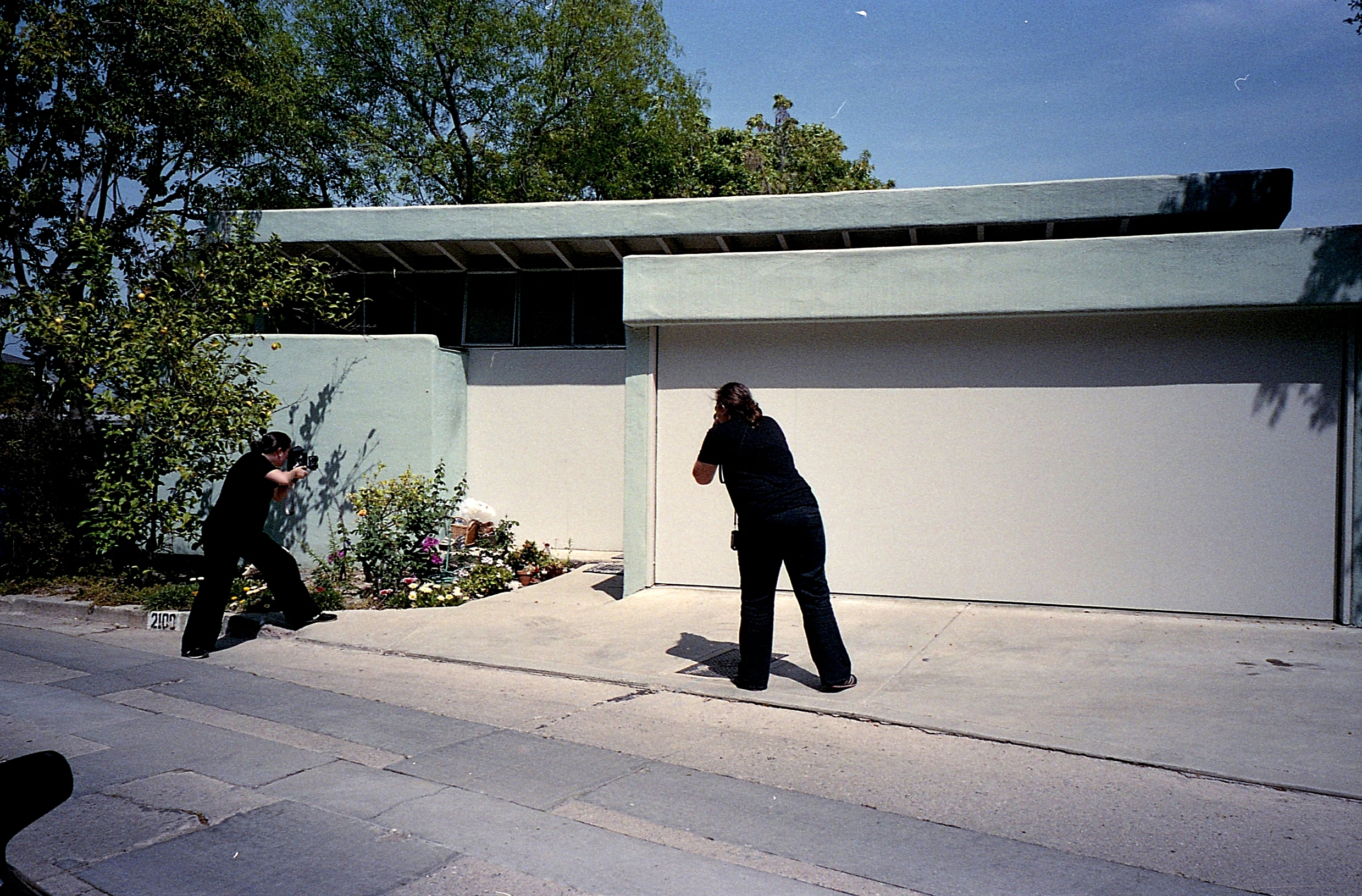 Schindler, Silverlake, LA. Modern Paparrazas photo by Darin Klein. 