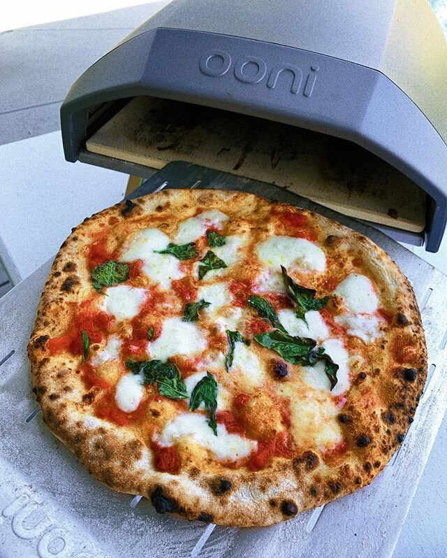 Best lookin&rsquo; margherita pizza I&rsquo;ve made so far, enjoyed with the finest Chianti from Italy. 🍕🍷 #Neapolitan #chianticlassico #pizza #ooni #wine #foodbeast
