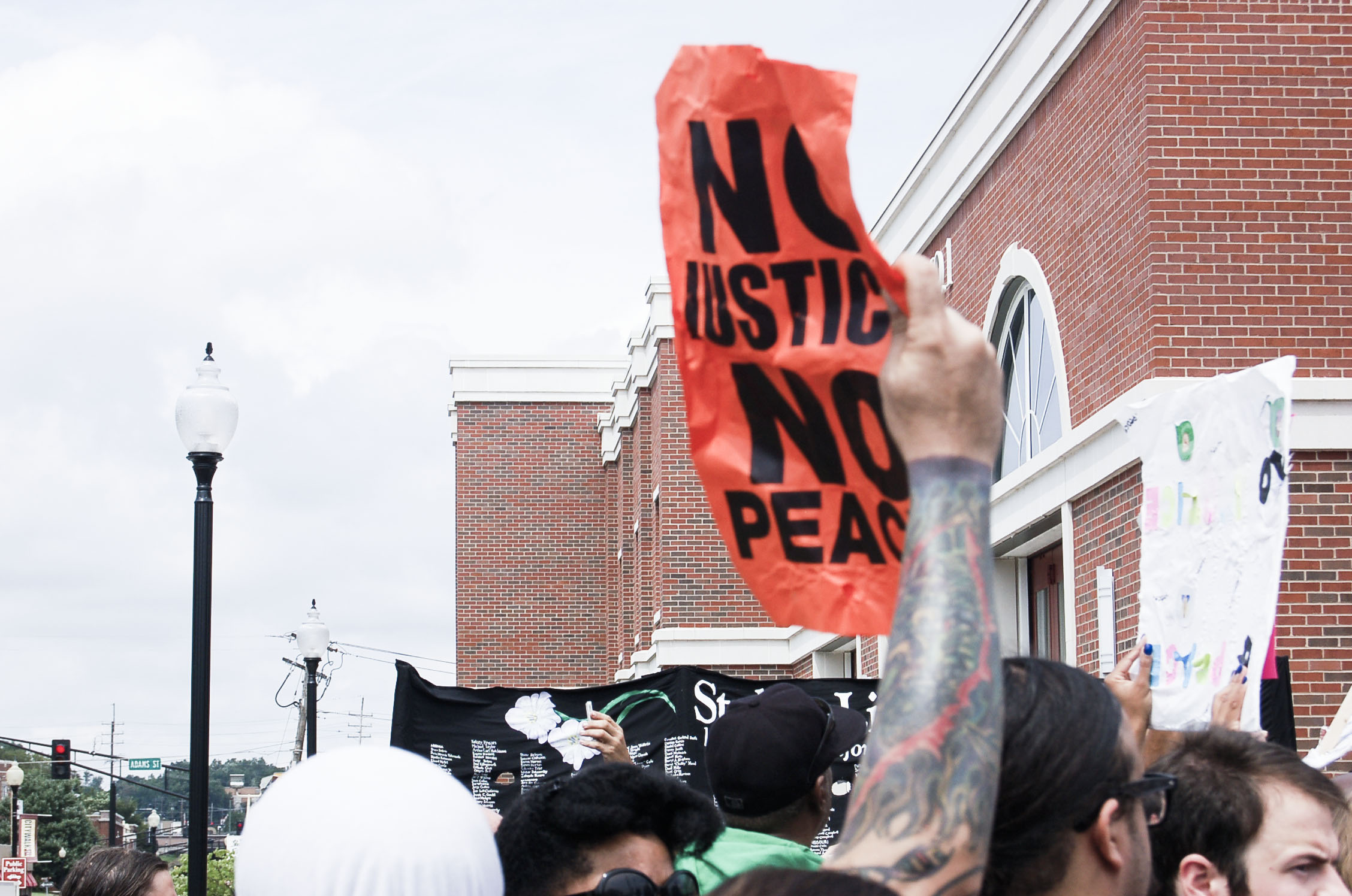 Ferguson_Saturday_nojusticenopeace.jpg