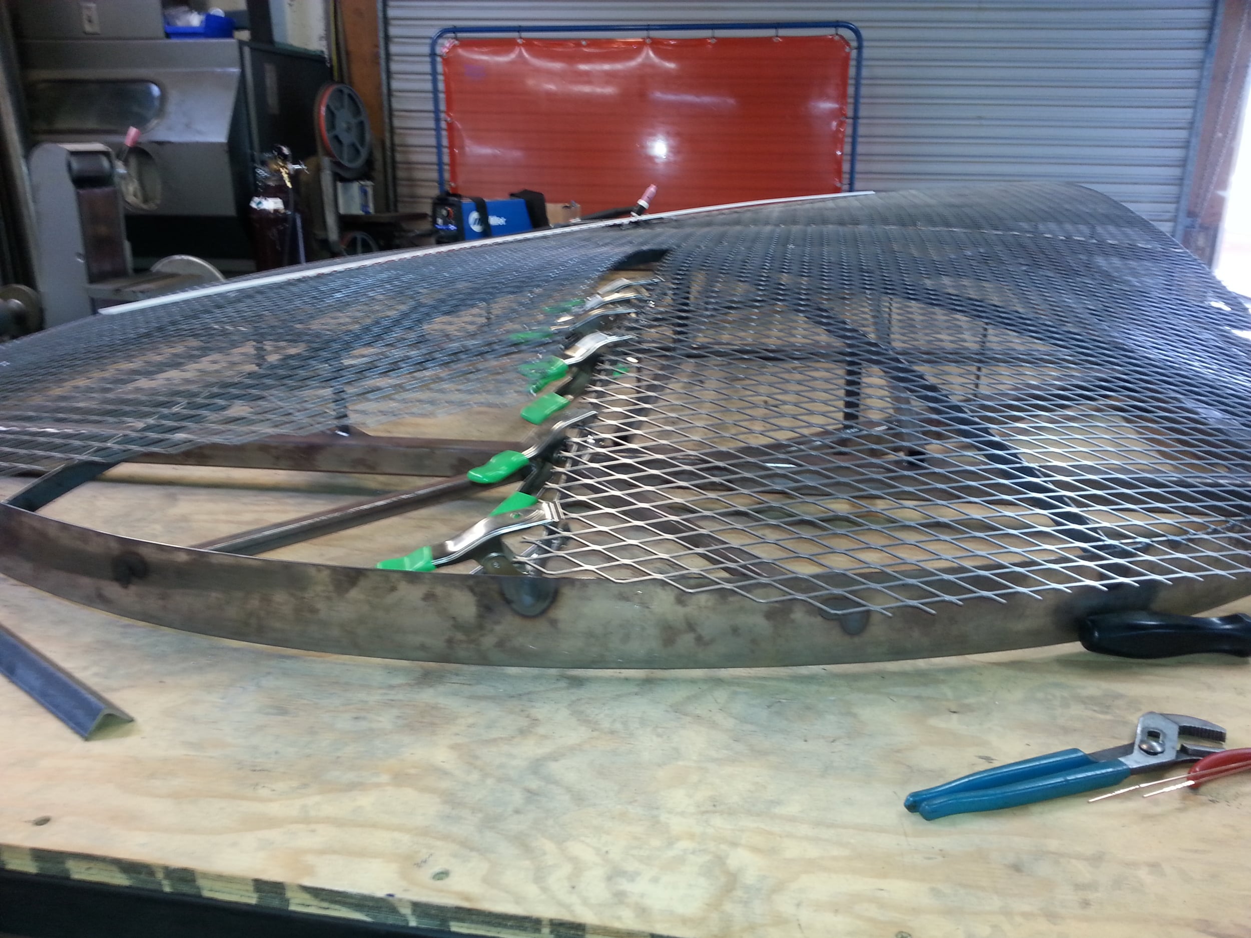 Shaping the expanded metal surface