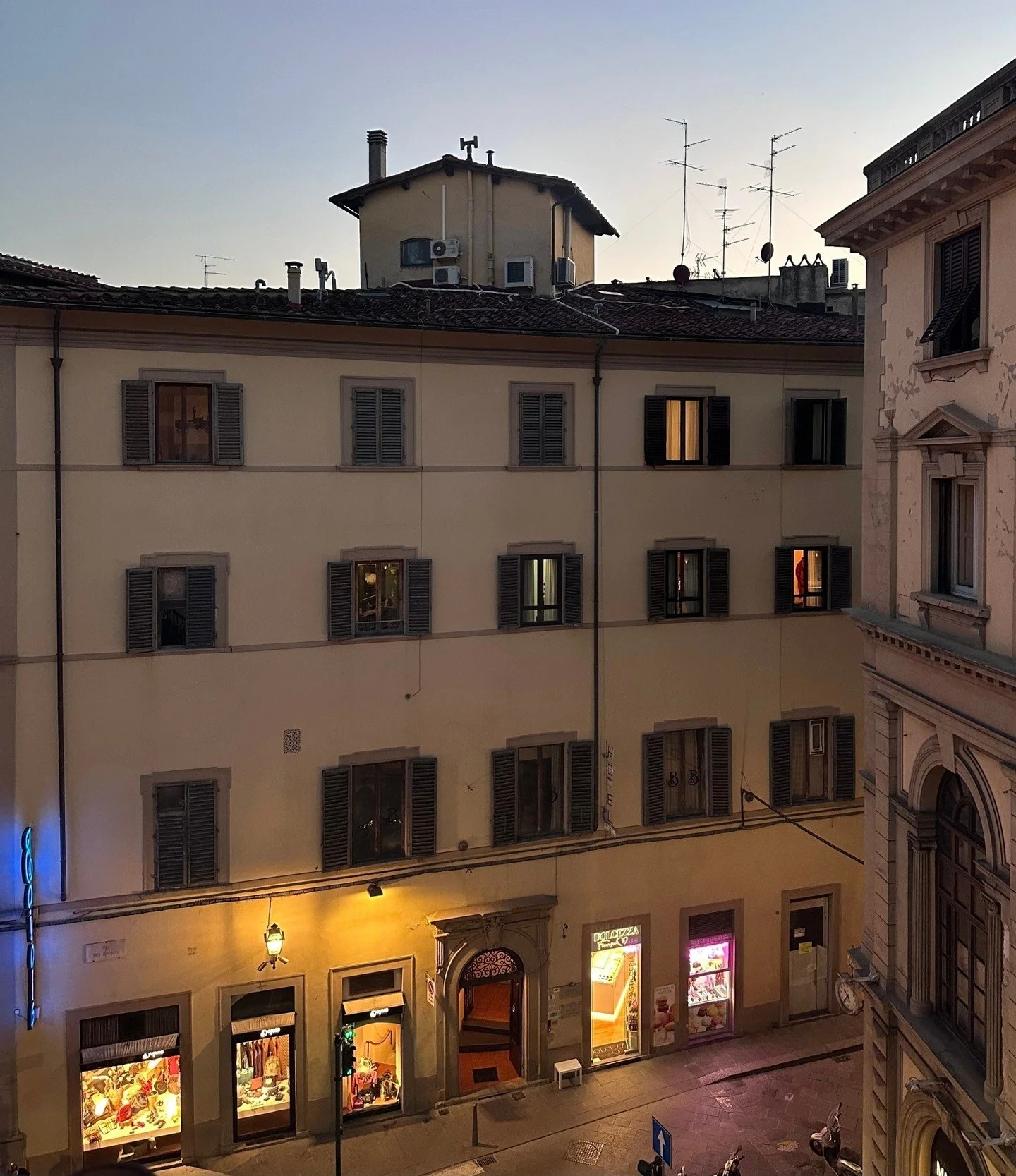 Less doing. More being there. 💗

*
*
*
*
*
#solowomentravel #grouptravel #womentravel #solotravel #smallgrouptravel #slowtravel #italia #firenze #italy #florence