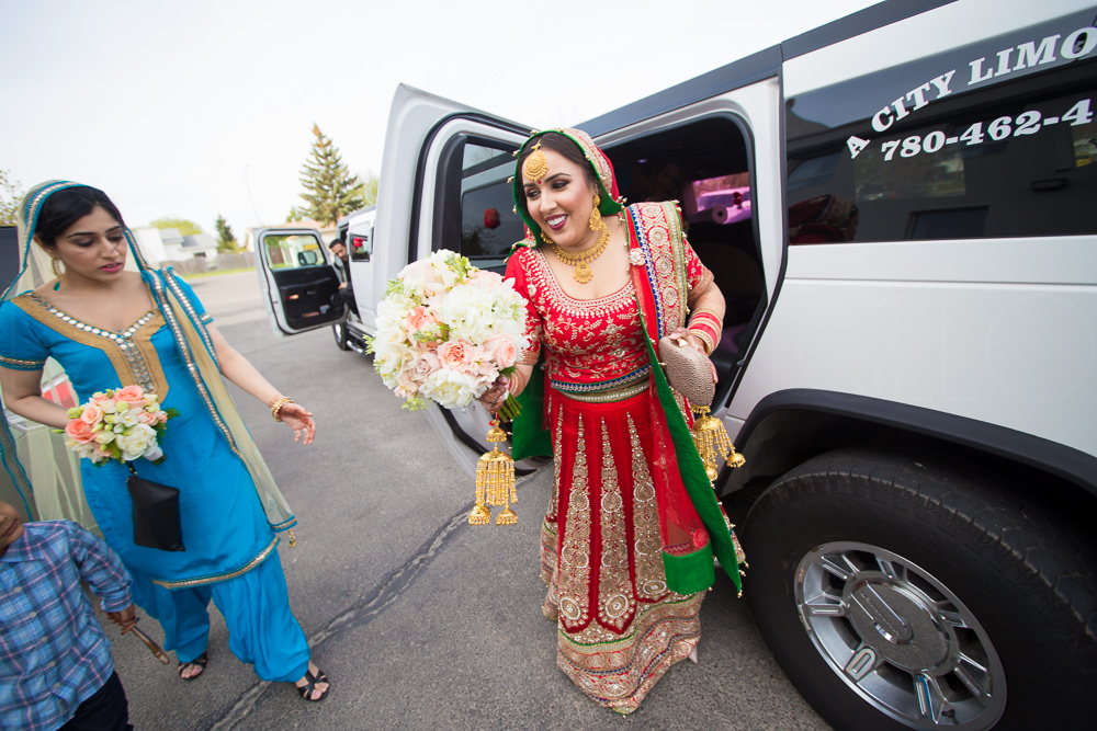 Sim arrives at the Gurdwara first.