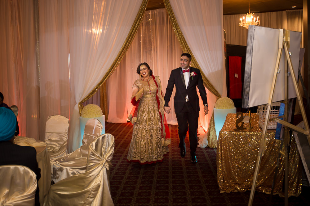 Janti and Sim makes their entrance like bollywood celebrities!