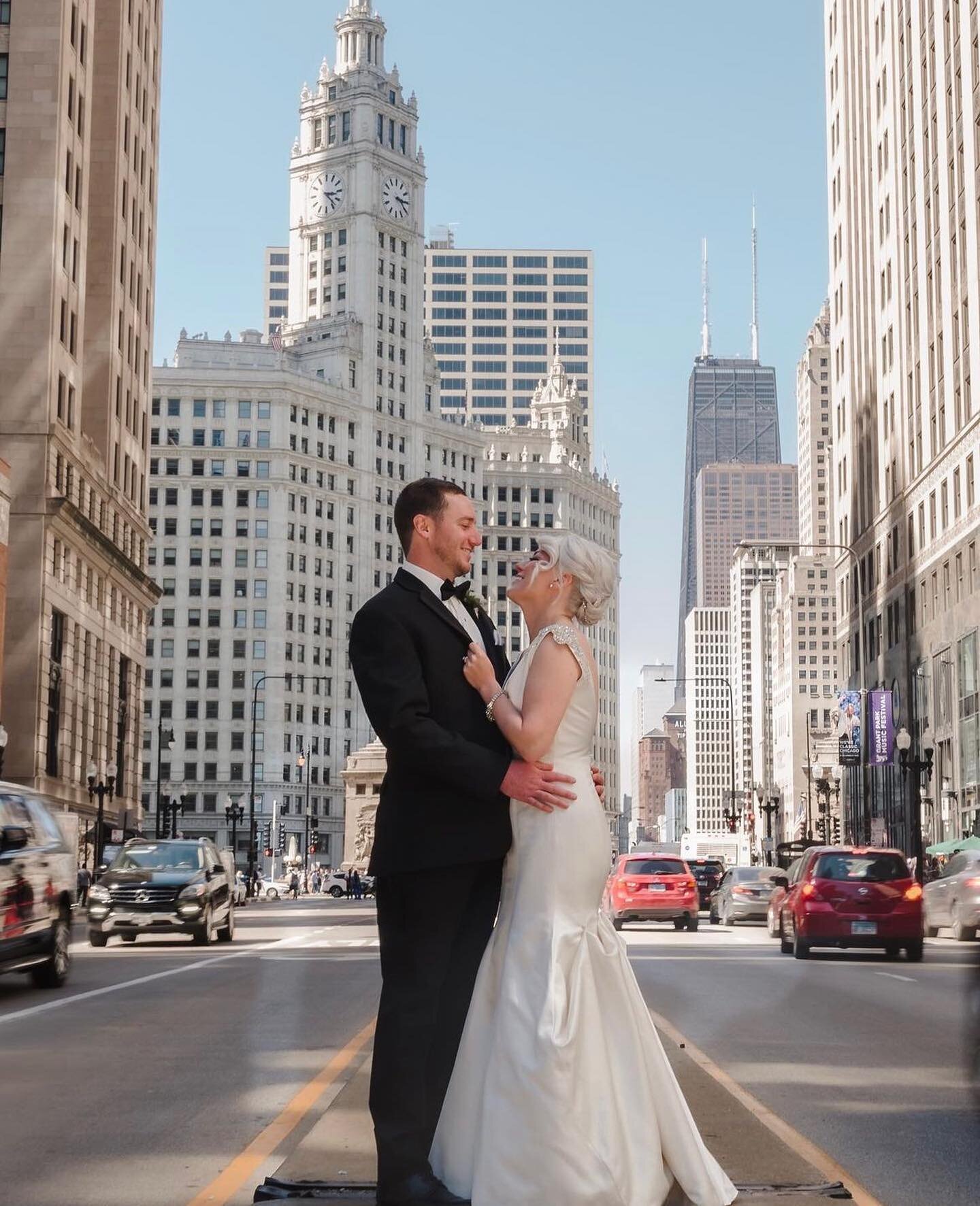 Nothing like a Gorgeous Bride on her Wedding Day in Chicago❤️❤️❤️ #victoriasdoukoscouture #vollesbridalboutique #chicago #bride #weddingday #timeless #chic #weddingdress #silk #gown #glamdoll #city #vibes #madeintheusa #madewithlove #realbride #shesa