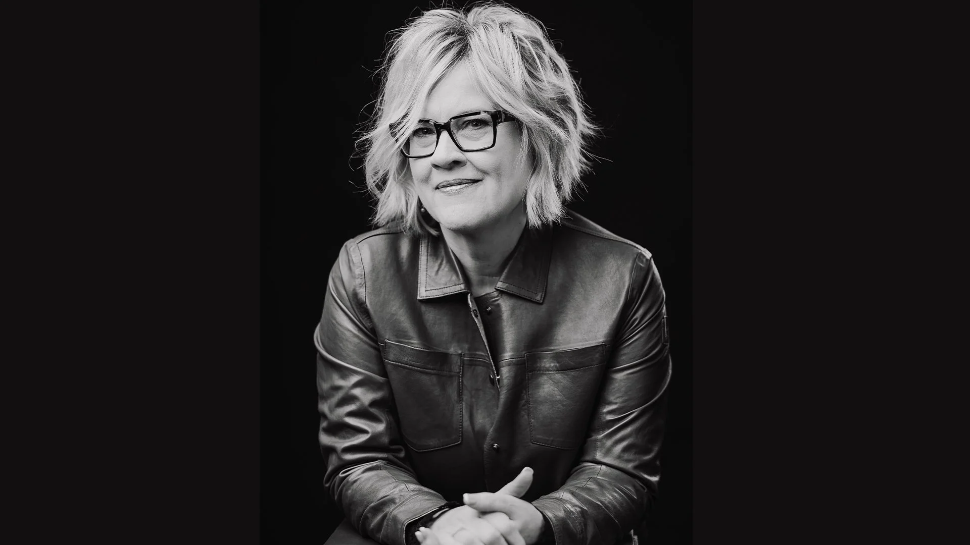 howicoach.black copy.jpg