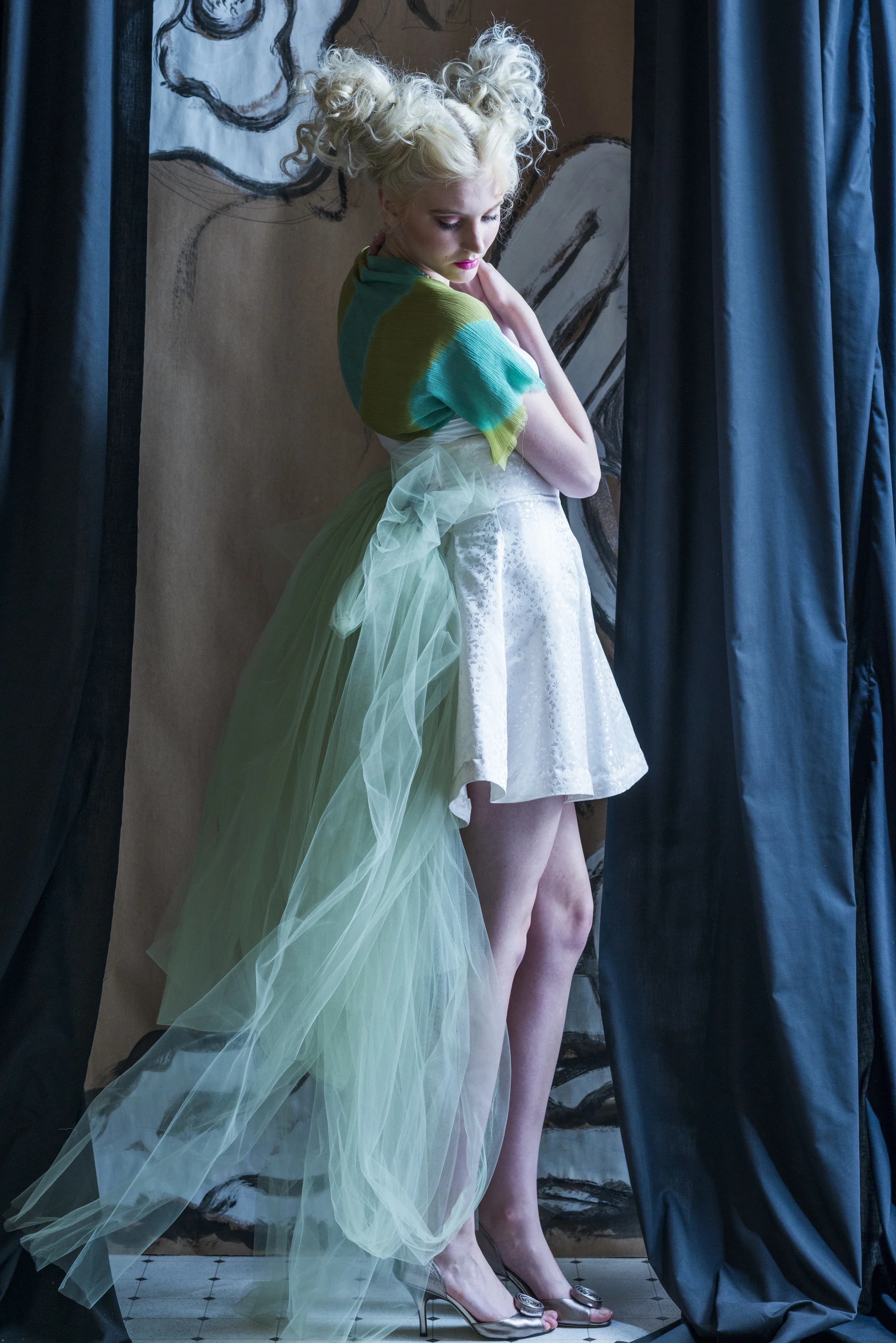 White, high-waisted short bridal skirt with tulle lacing