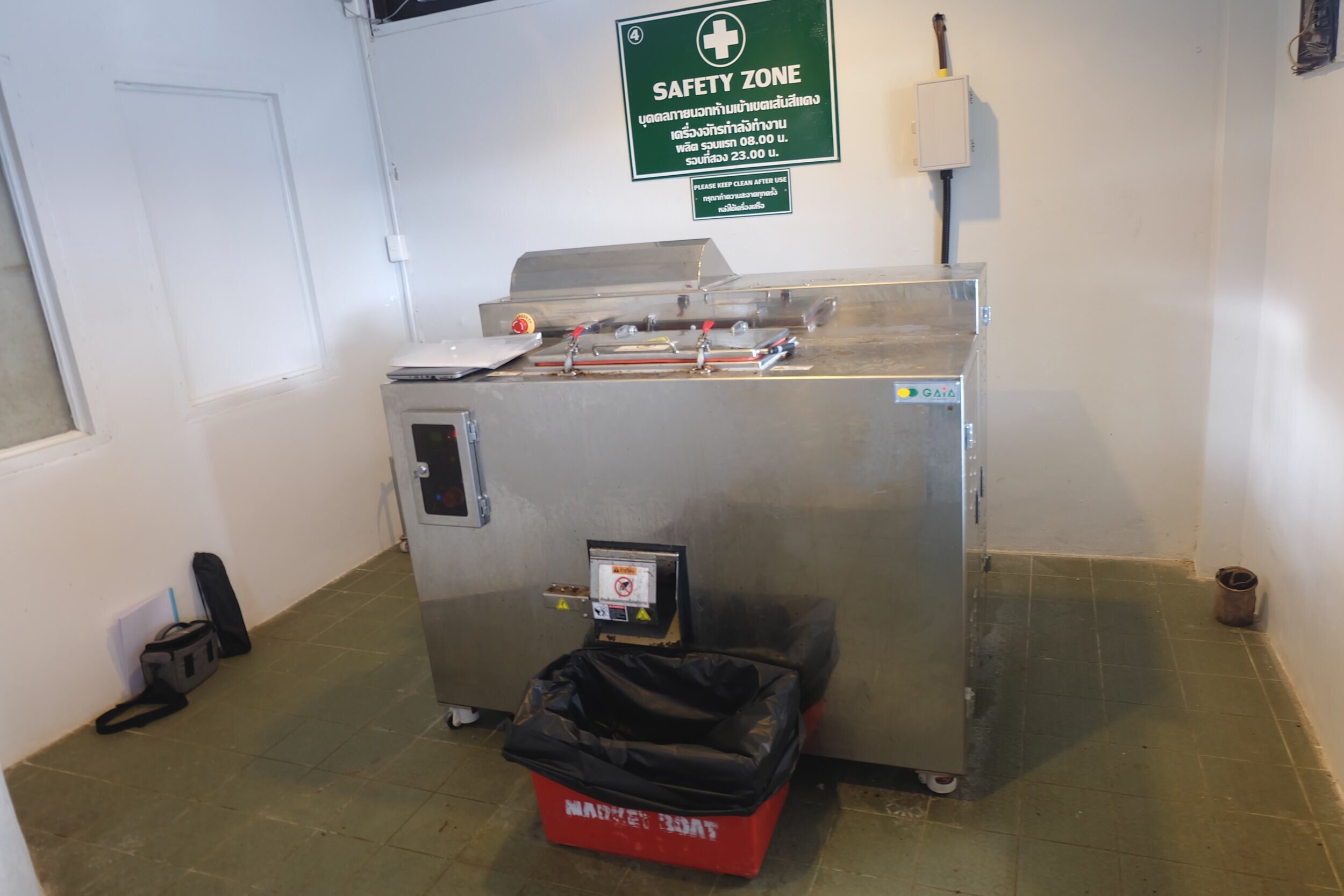 Food waste processor — Machine to turn organic and food waste to