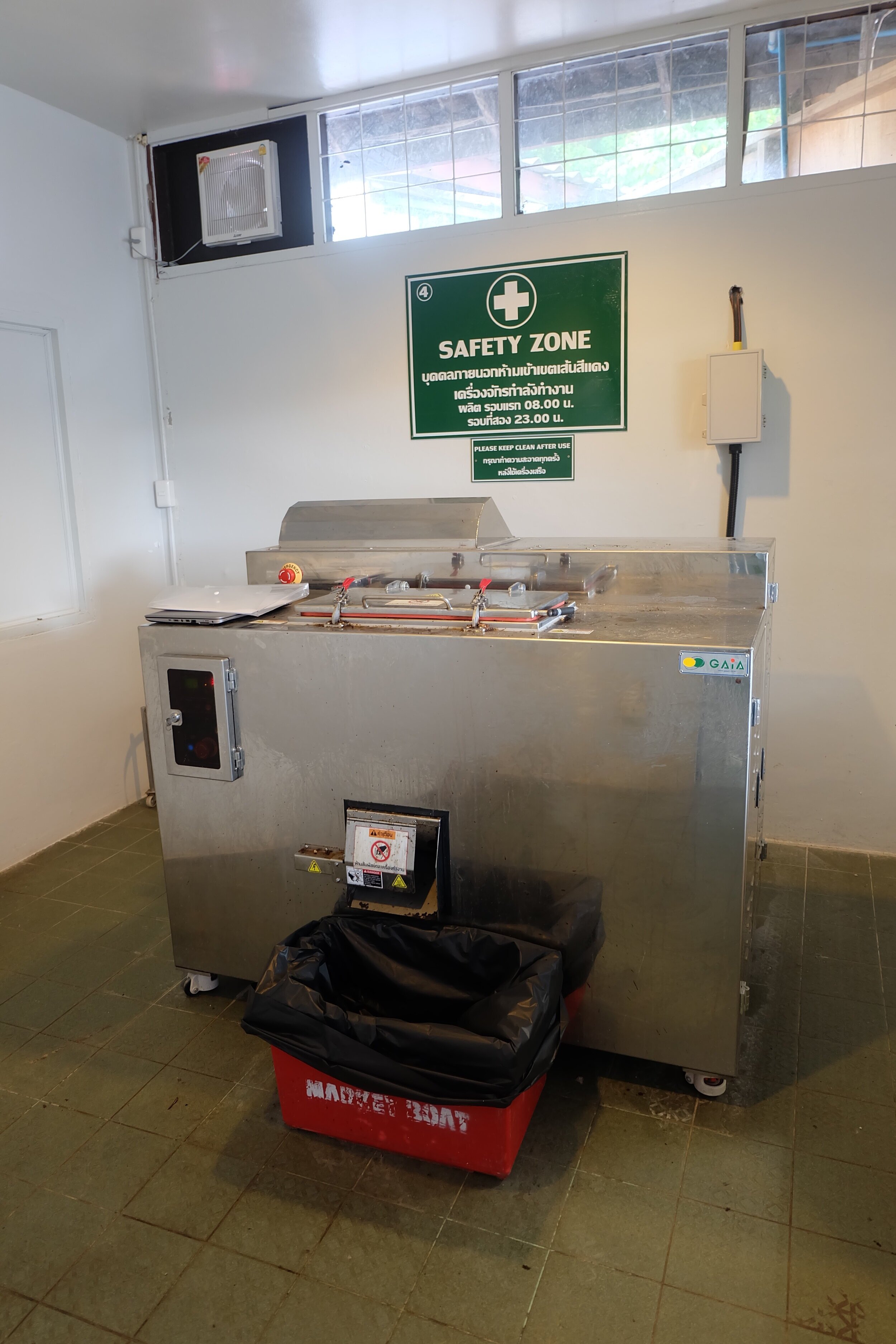 Food waste processor — Machine to turn organic and food waste to