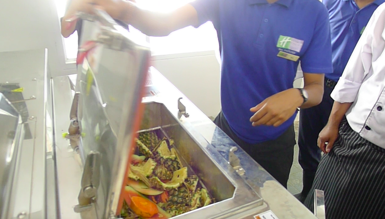 Food waste processor — Machine to turn organic and food waste to