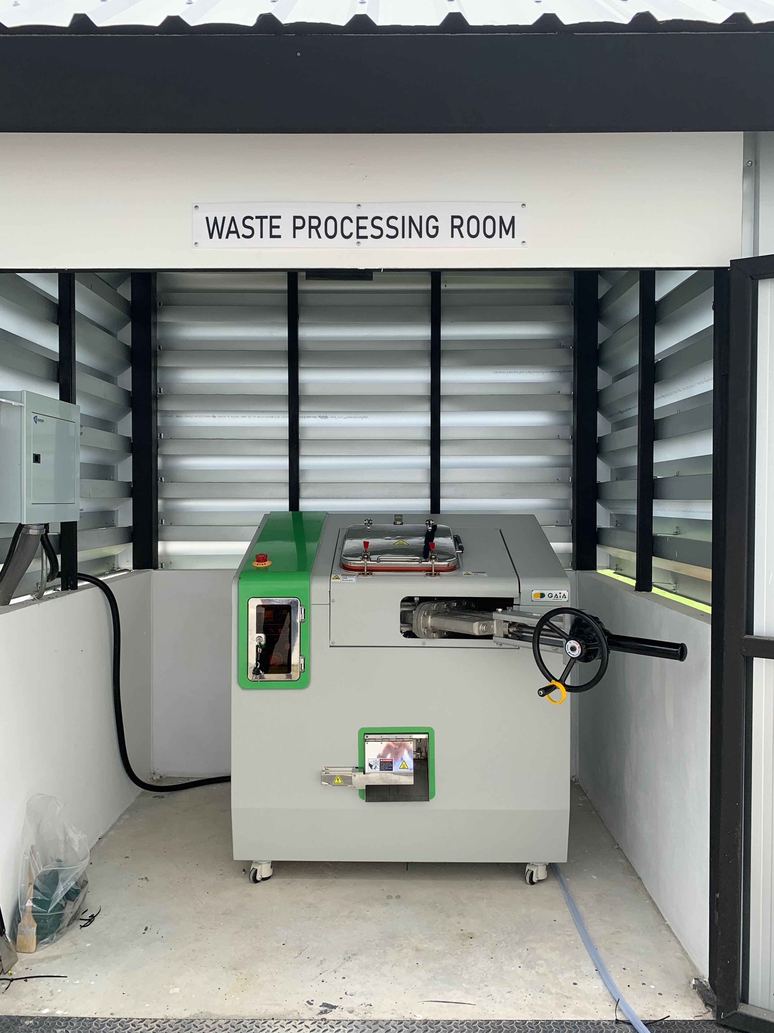 Food waste processor — Machine to turn organic and food waste to