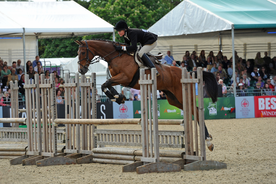 Geraldine Fisher competing in the Inter-Hunt relay at Royal Windsor Horse Show