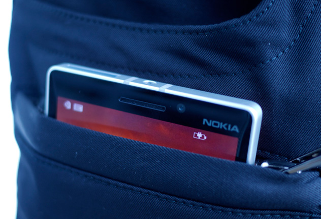 Wireless-charging-trousers-feat.jpg