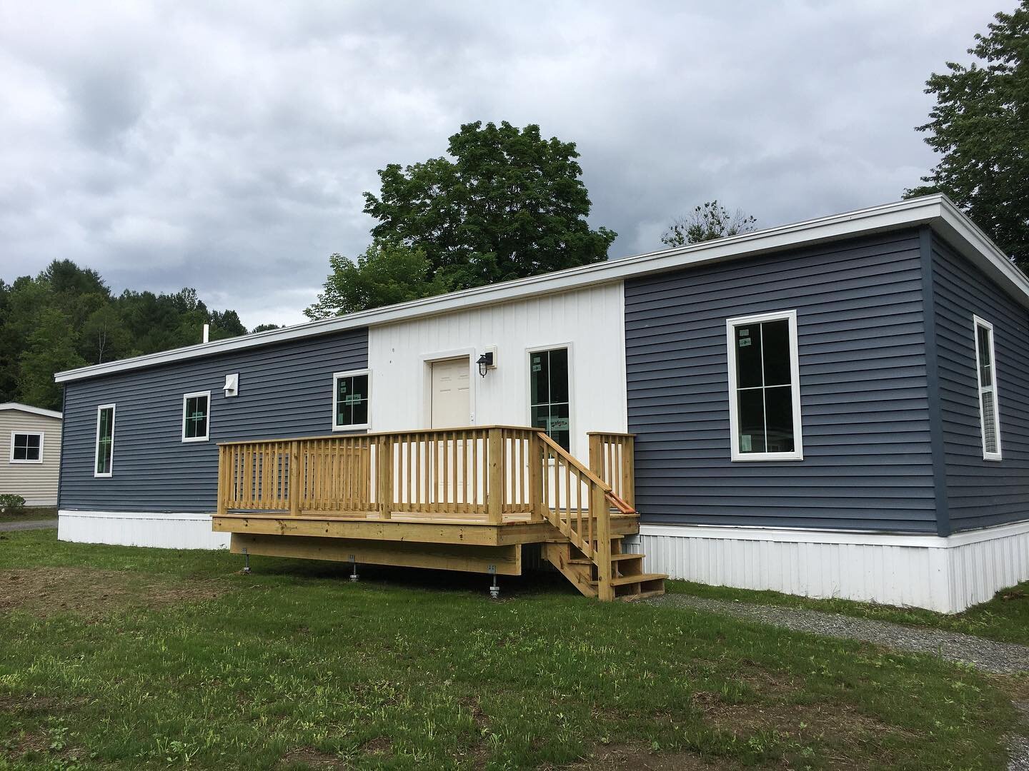 💯 GOOD NEWS!!!!⠀
⠀
🏡 After some unanticipated construction delays, the two new Zero Energy Modular (ZEM) homes in Evergreen Manor are ready for move in! Swipe for a &quot;virtual tour&quot; of the ZEM homes, or visit the Evergreen Manor Project Blo