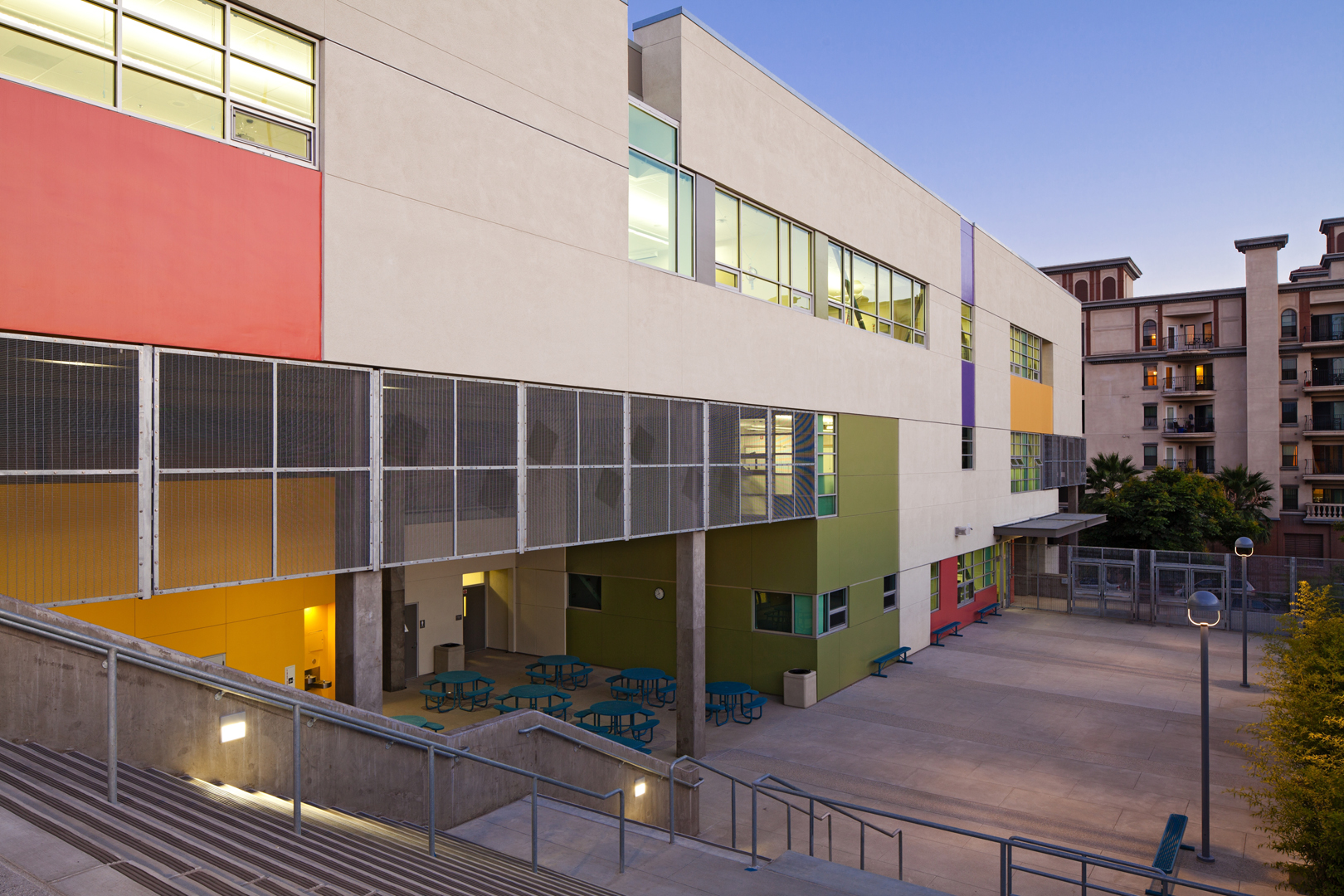 Incorporating the latest thinking on educational facility design, Los Angeles Unified School District Camino Nuevo High School is the vanguard of the anticipated group of 500-seat academy high schools. This project is situated on a hill overlooking downtown Los Angeles to the South and the mountains to the North. 