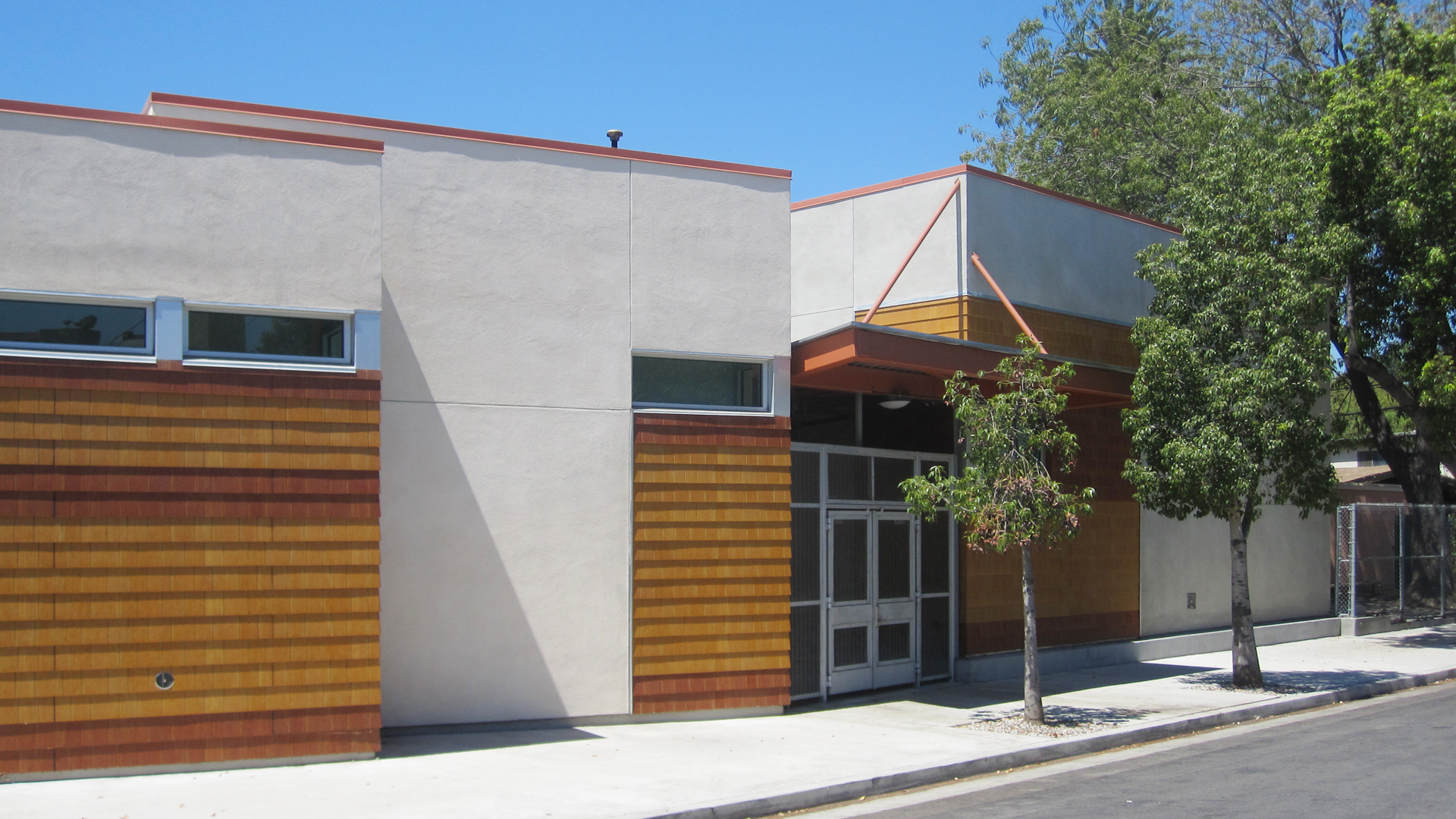 This project transformed an existing neighborhood school serving approximately 260 K-6 students through the strategic addition of a new multi-purpose building with a kitchen and lunch shelter, extensive site improvements as well as the full modernization of existing facilities.