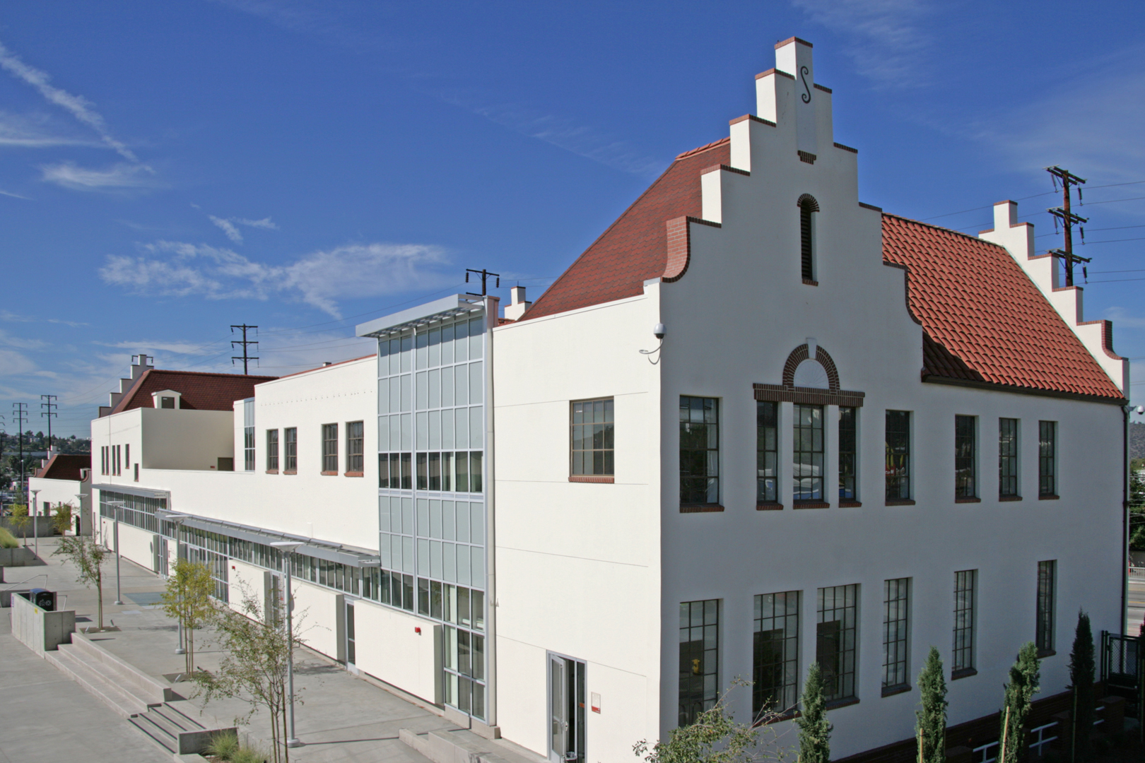 QDG Architecture implemented the consolidation of construction administration of three distinct projects by as many design teams to forge a singular identity for this Los Angeles City College satellite campus, which is being