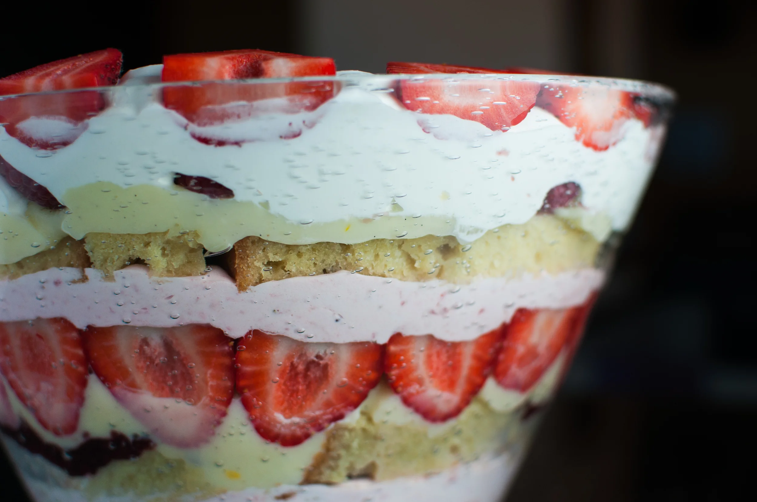 (almost) traditional english trifle