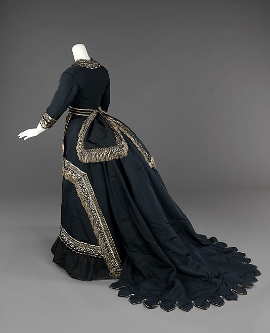 Half-mourning dress, 1872-74. From the Brooklyn Collection at the Metropolitan Museum of Art .