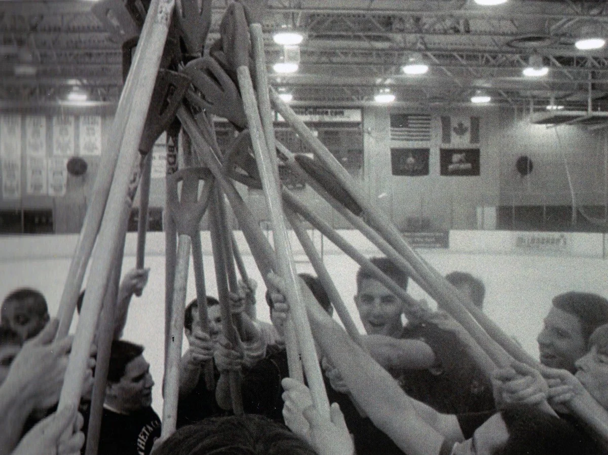 b-2006-broomball-02.jpg