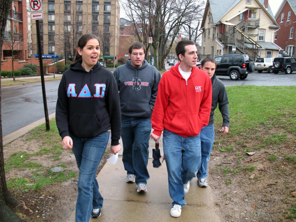 greekweek-apr-07-03.jpg