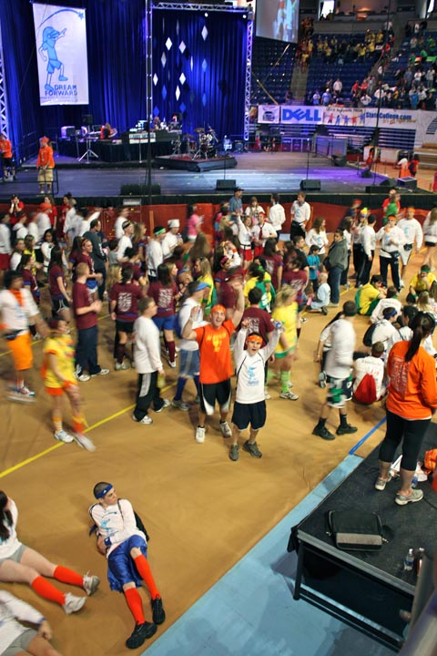  Casey Leman (L) and Jasen Marshall dancing at THON 