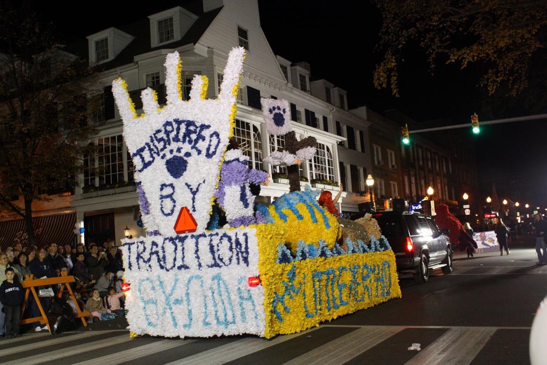  Float
2008 Homecoming with Omega Phi Alpha 