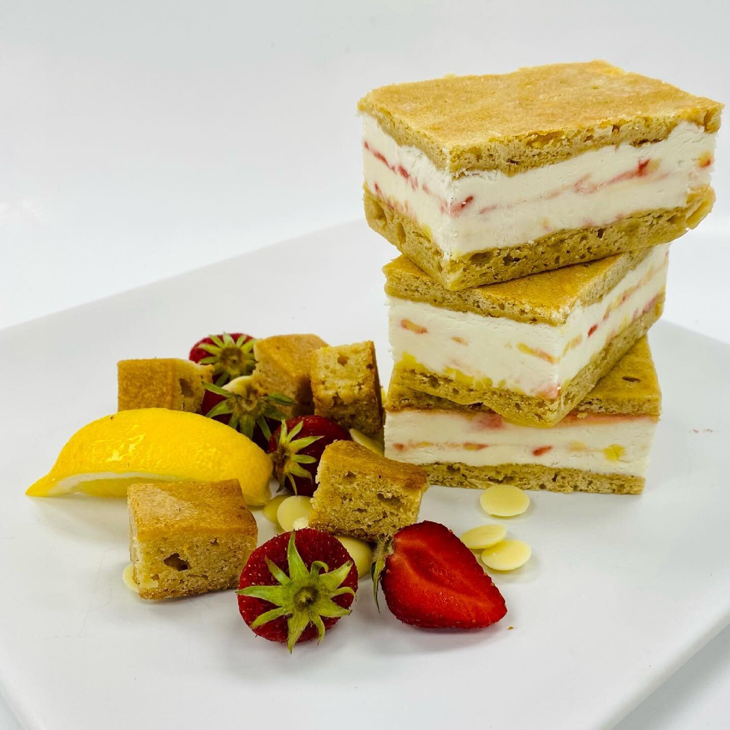 IT'S THE W E E K E N D!! 
.
Our ice cream sandwich feature is this strawberry lemon swirl ice cream with white chocolate brownies 😍 We're calling it our Tart Strawberry Blondie 😉 And we're giving 2 of these yummy sandwiches away to Tanya Bagnall fo