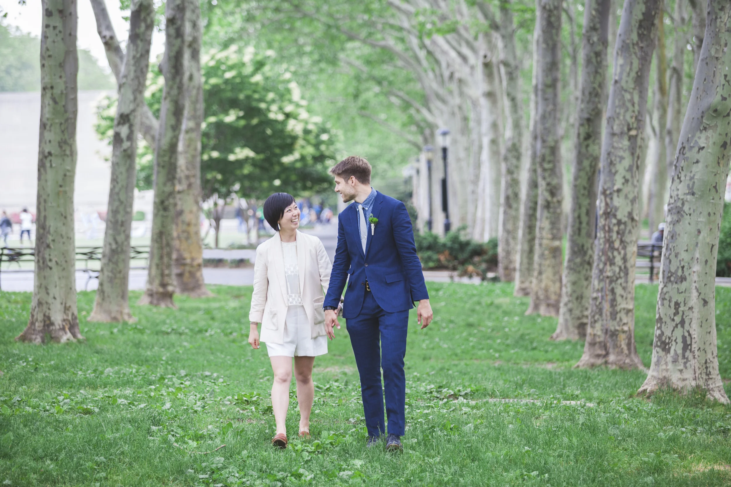 Walking over to the Brooklyn Bride through the park.