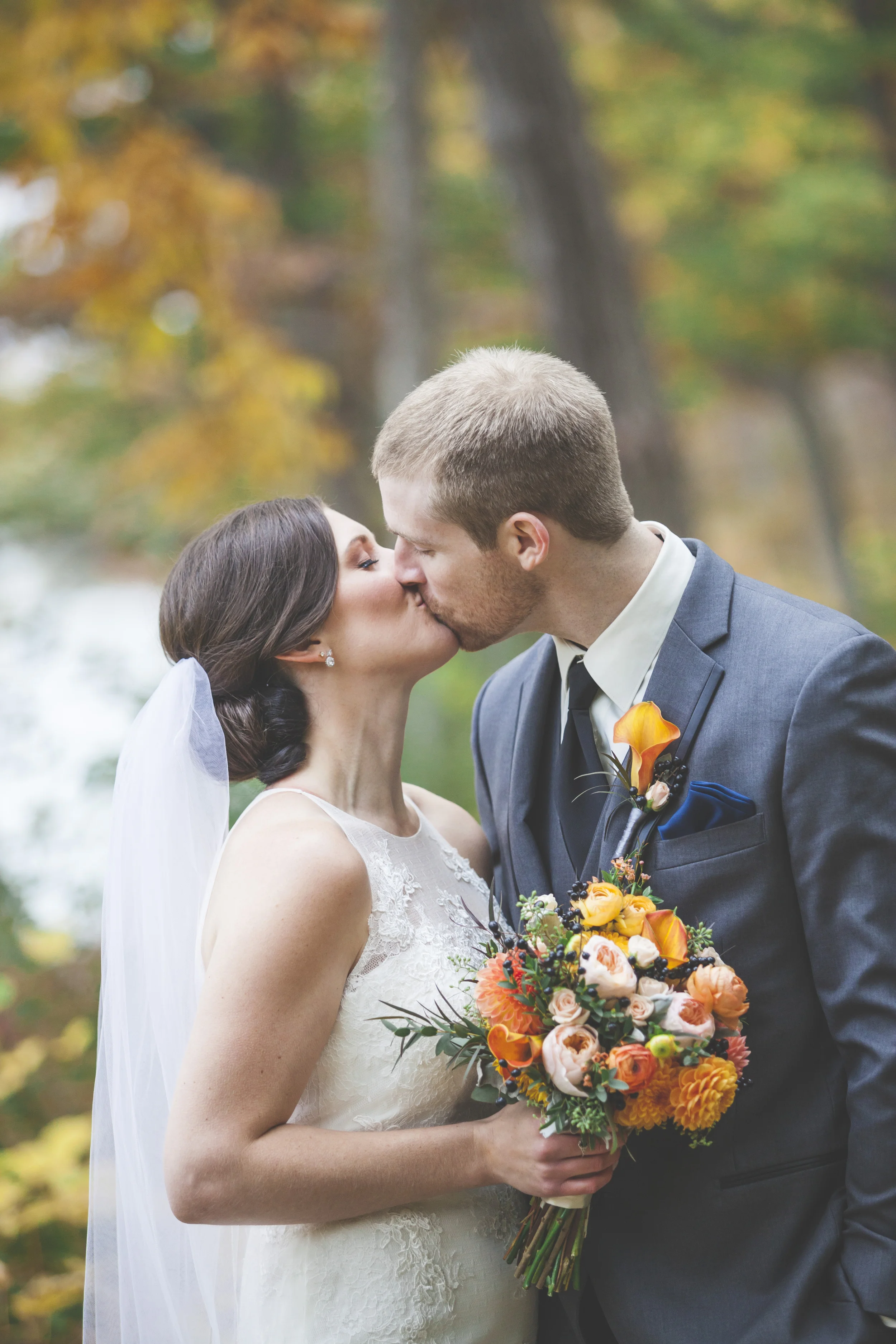 A wedding kiss photograph in Mohawk Park Brantford.