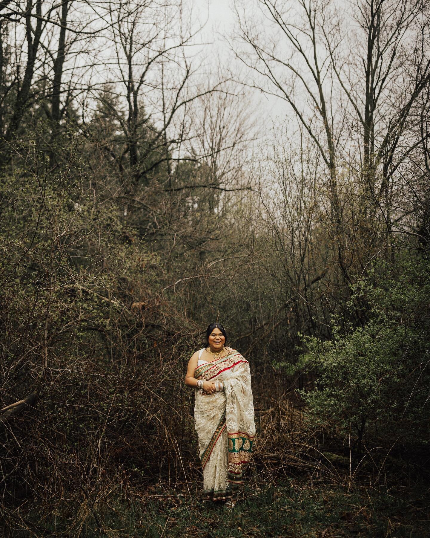 I very much appreciate all of the brides that are cool with standing in damp grassy mud for pics.