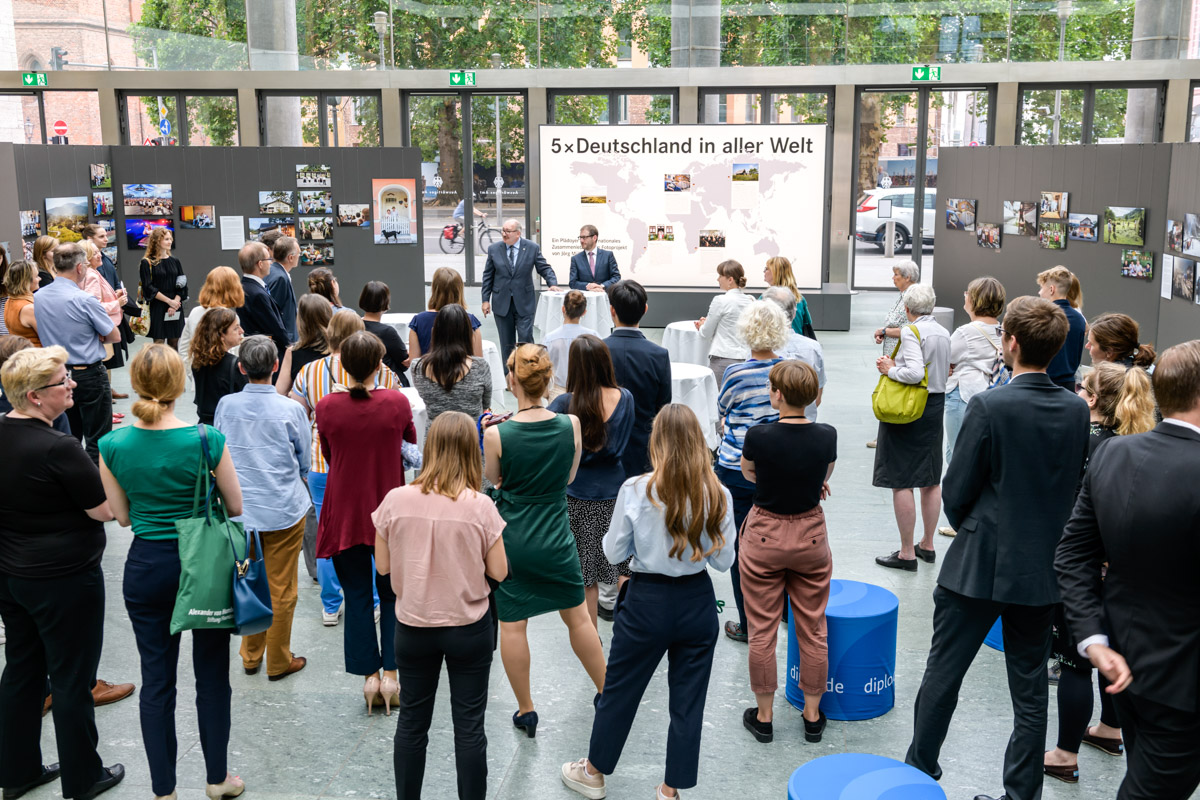 Europa, Deutschland, Berlin, Ausstellungser�ffnung �5x DEUTSCHLAND IN ALLER WELT� 19.07.2019 � J�rg M�ller / www.joergmuellerfotografie.de