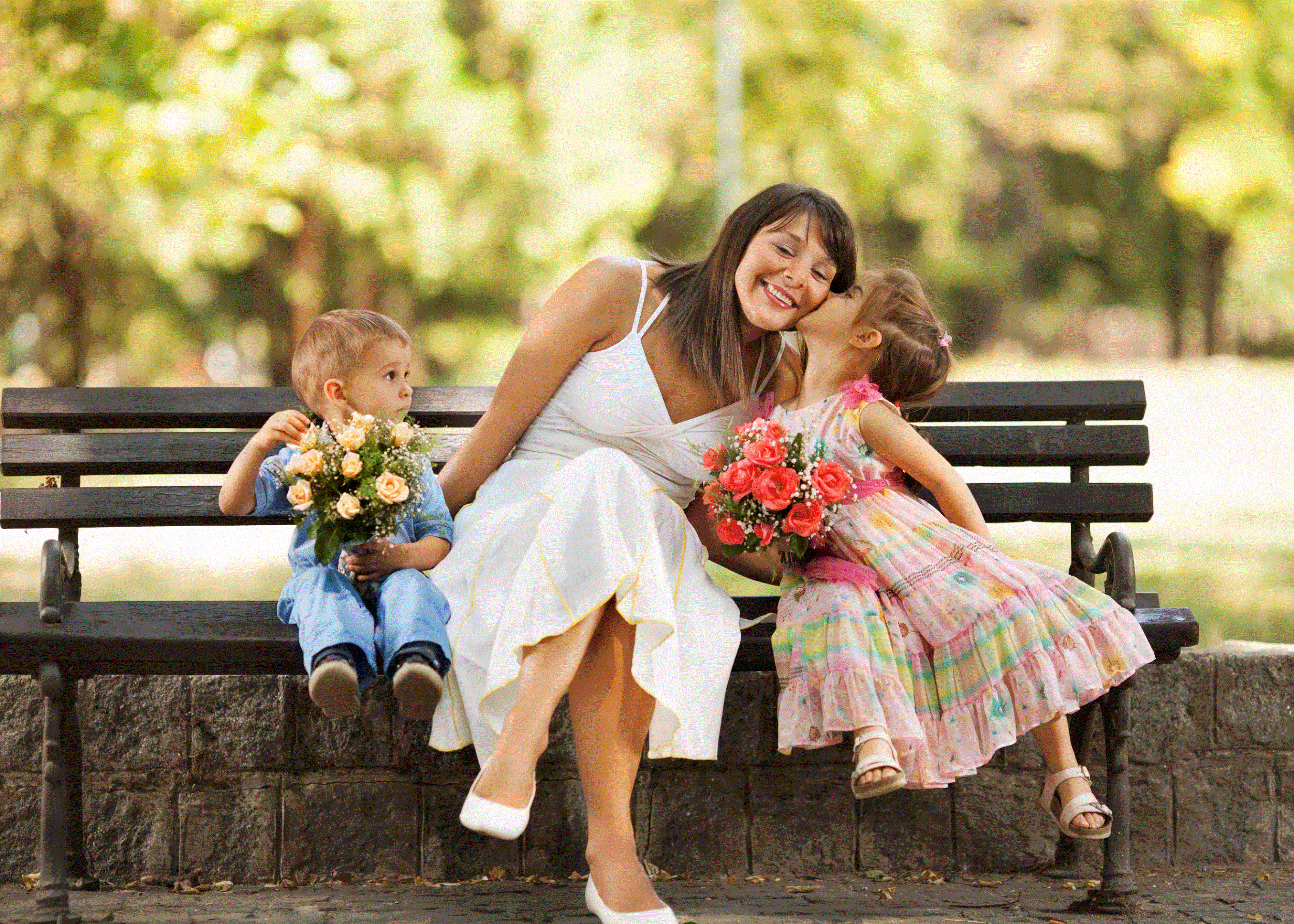Mom and Kids Small.gif
