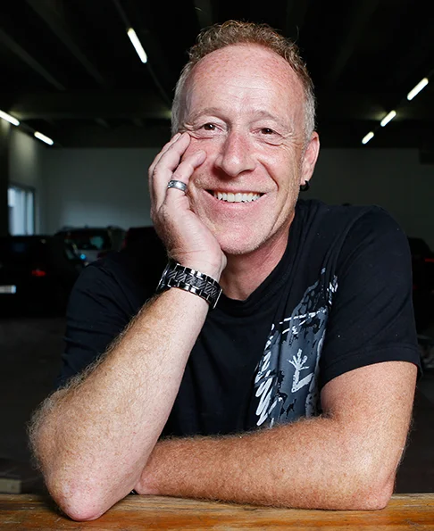 Lovemobile-Organisator Gino Balducci gefällt an der Streetparade, dass Jung und Alt friedlich zusammen feiern und geniessen. (Bild: Madeleine Schoder)